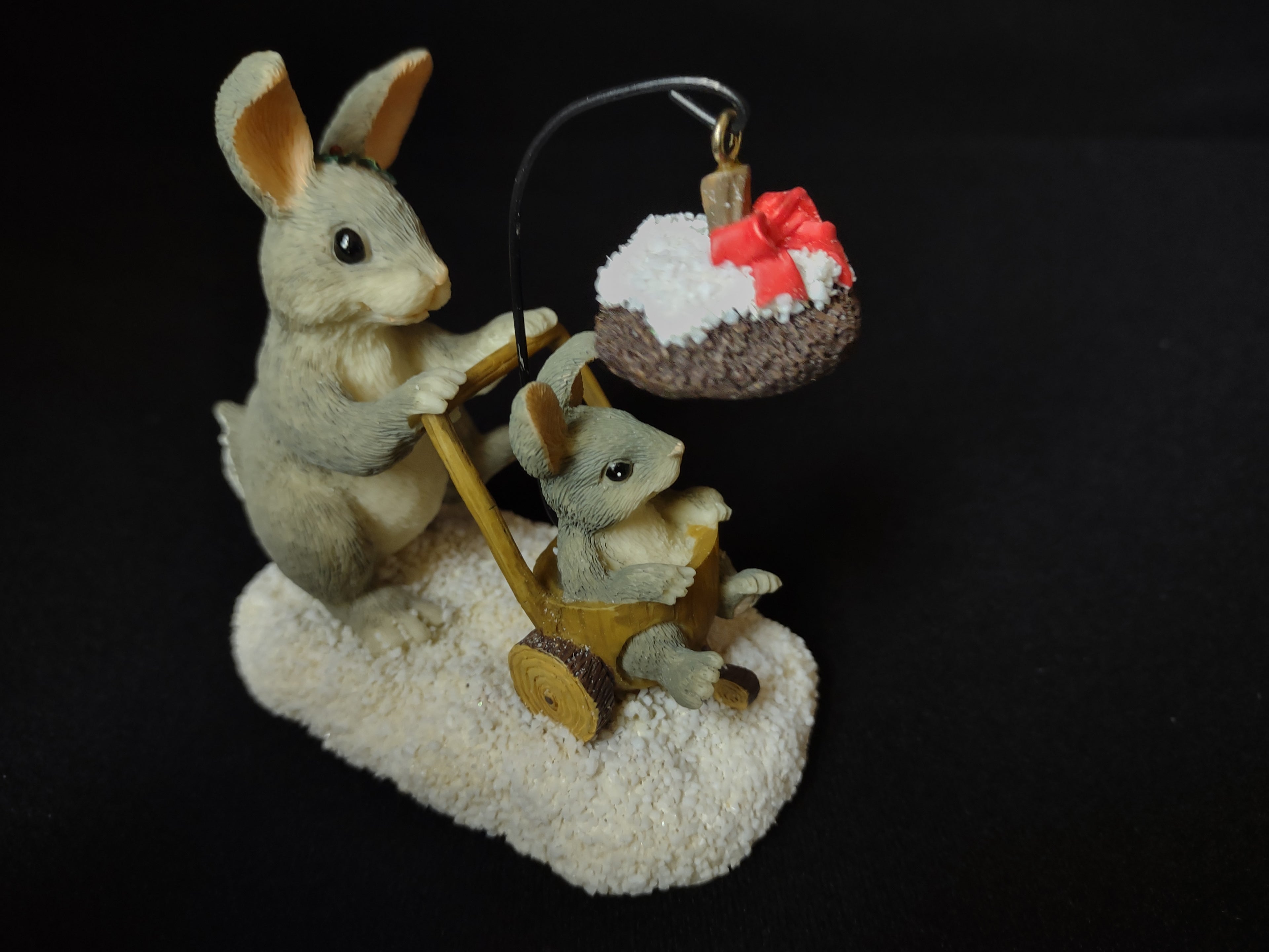 Charming Tails Christmas Stroll Bunnies Fitz and Floyd (lot 1734)