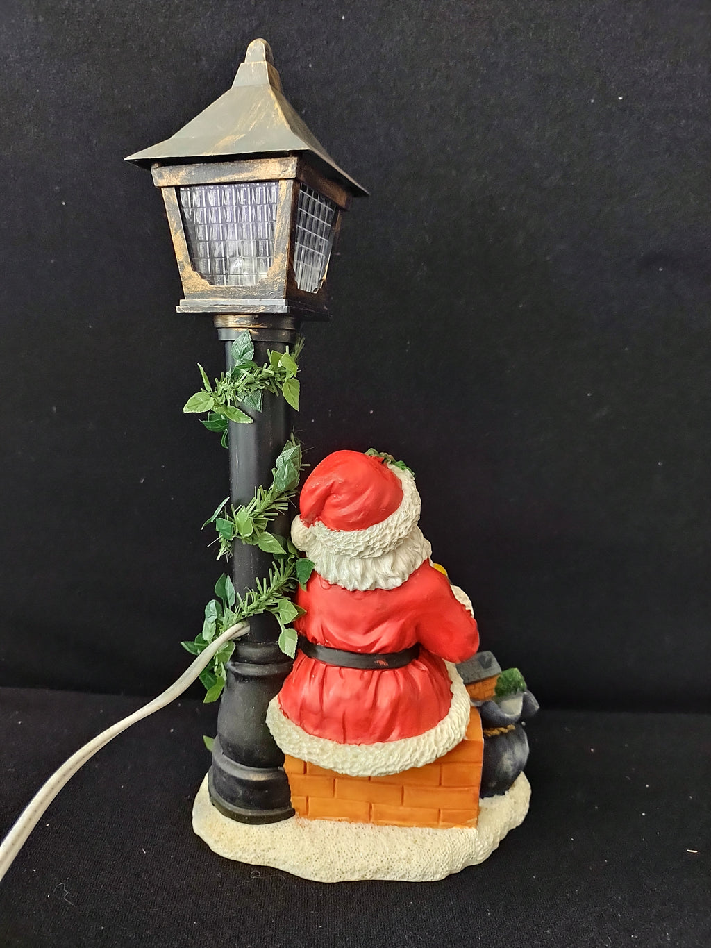 Vintage Christmas Santa Toy Sack Lamp Post Flickering Light (Lot 3651)