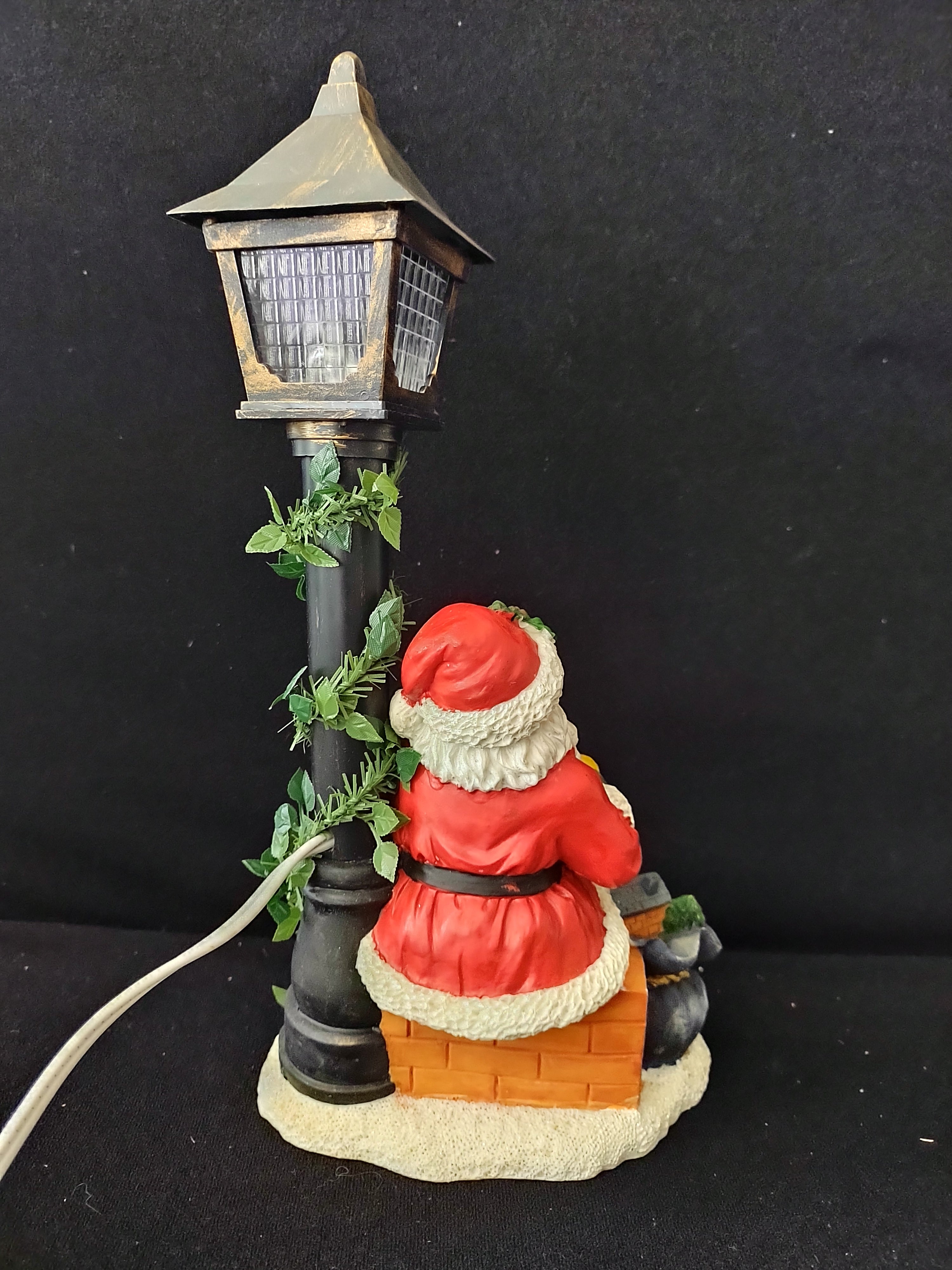 Vintage Christmas Santa Toy Sack Lamp Post Flickering Light (Lot 3651)