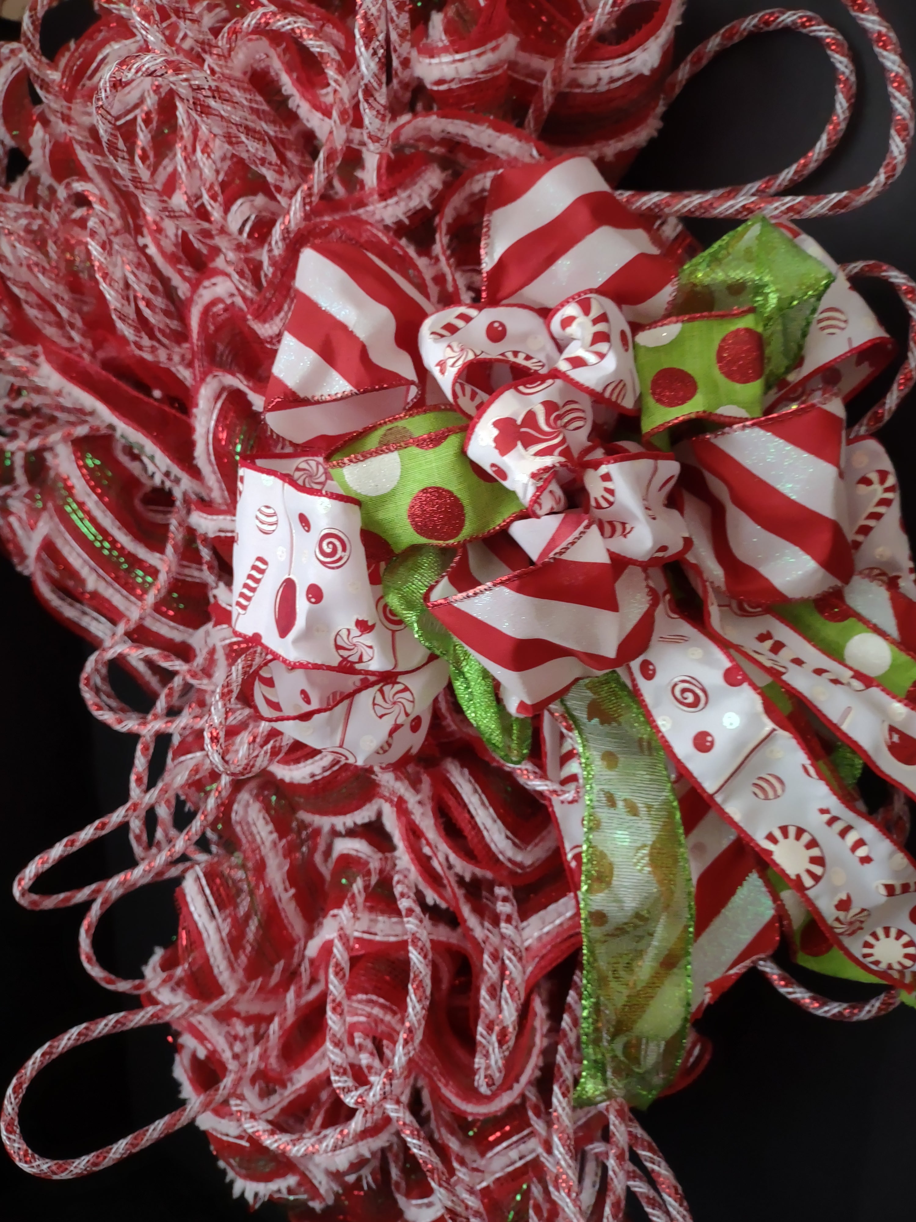 Christmas Mesh Ribbon Decor Candy Cane Wreath Handmade (lot 1410)
