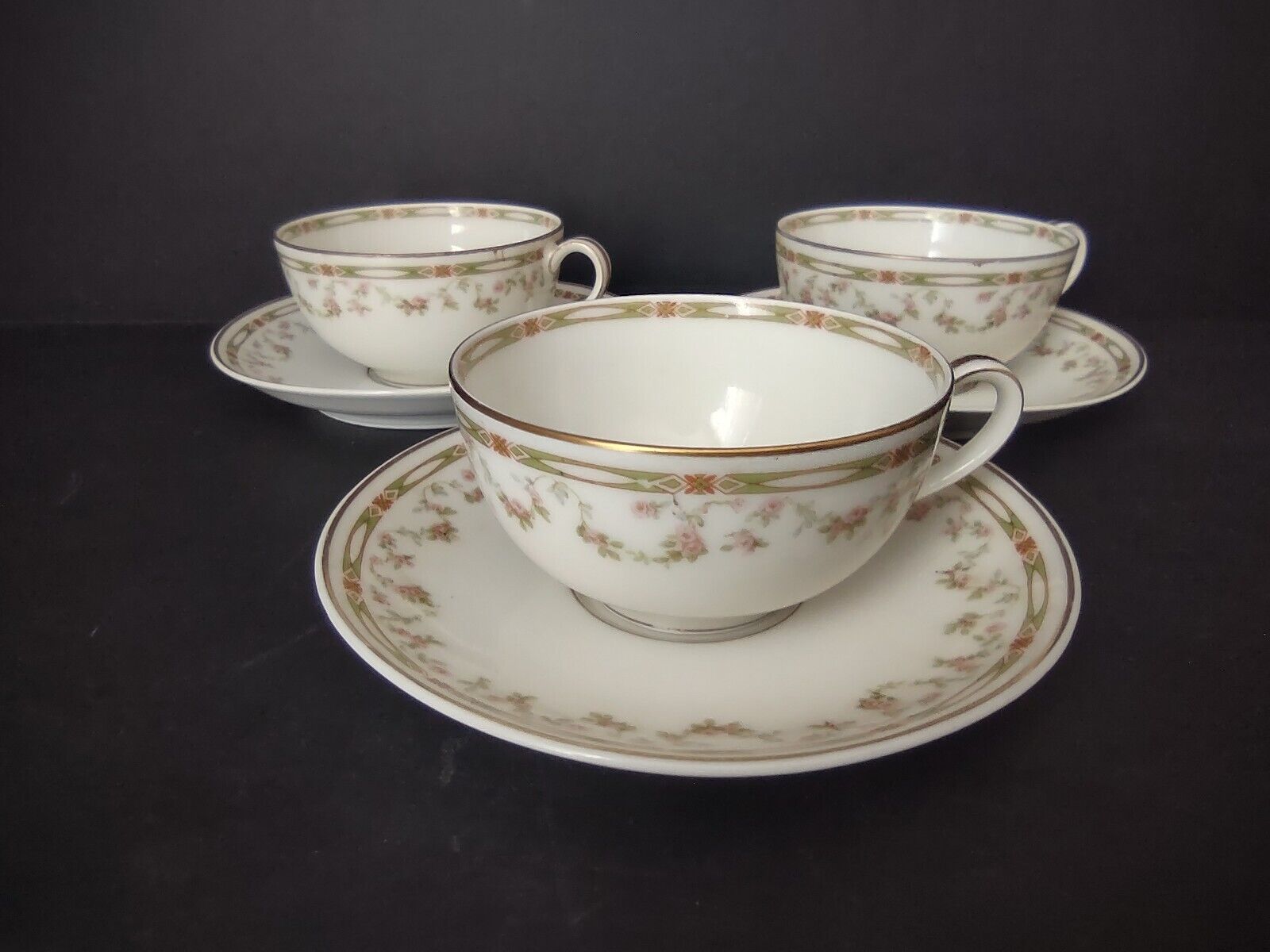 Haviland Limoges Schleiger 346 Red Rose 3 x Tea Cup (lot 542)