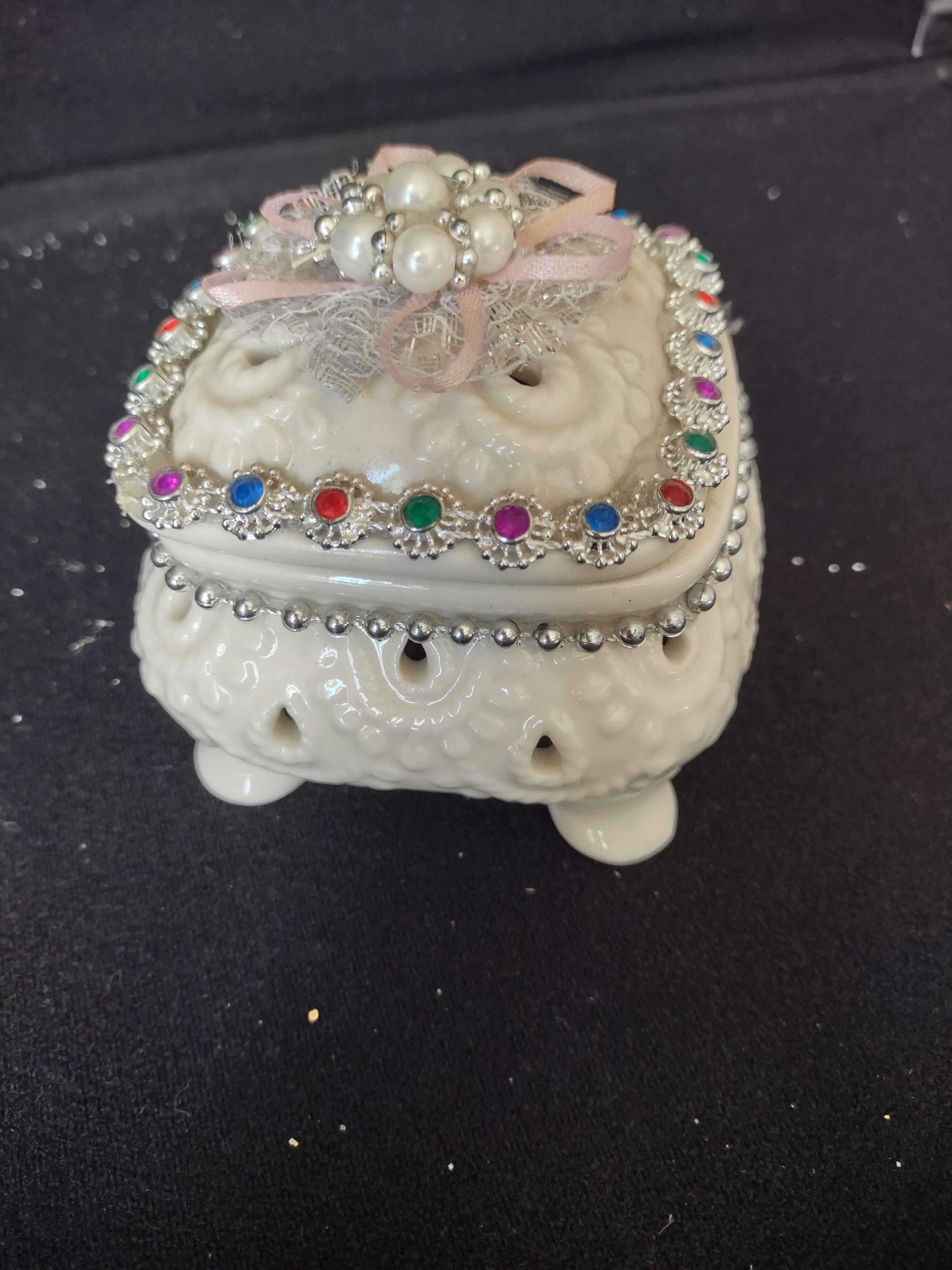 Ceramic Trinket Box (lot 2376)
