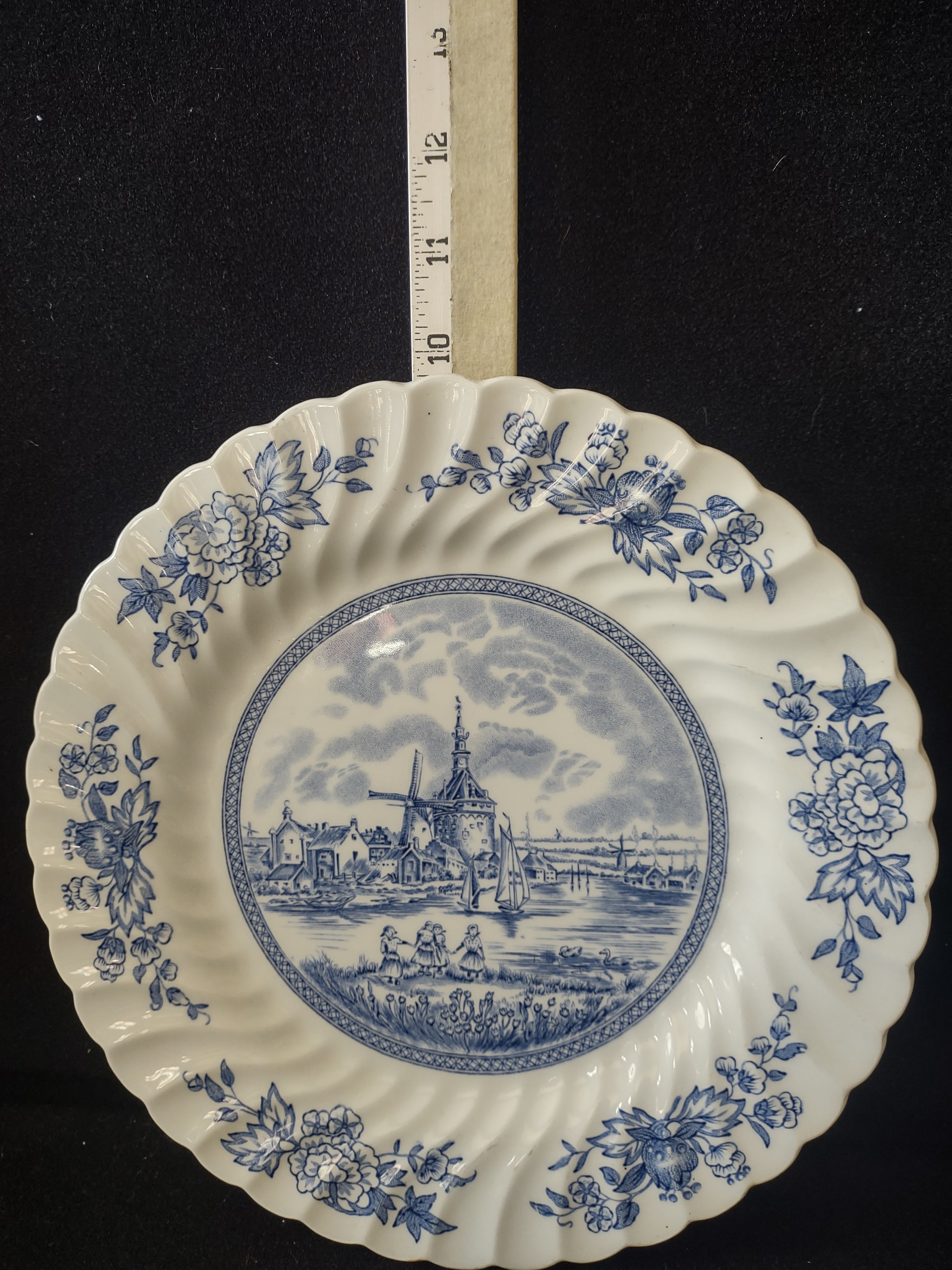 Vintage Johnson Brothers 10" Dinner Plate Ironstone Tulip Time x 2 (Lot 5595)