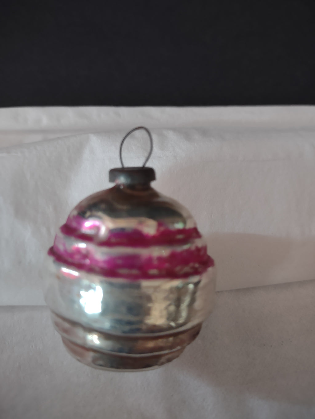 Christmas Shiny Brite Glass Ornaments Silver Non Silver Missing Tops (Lot 4745)
