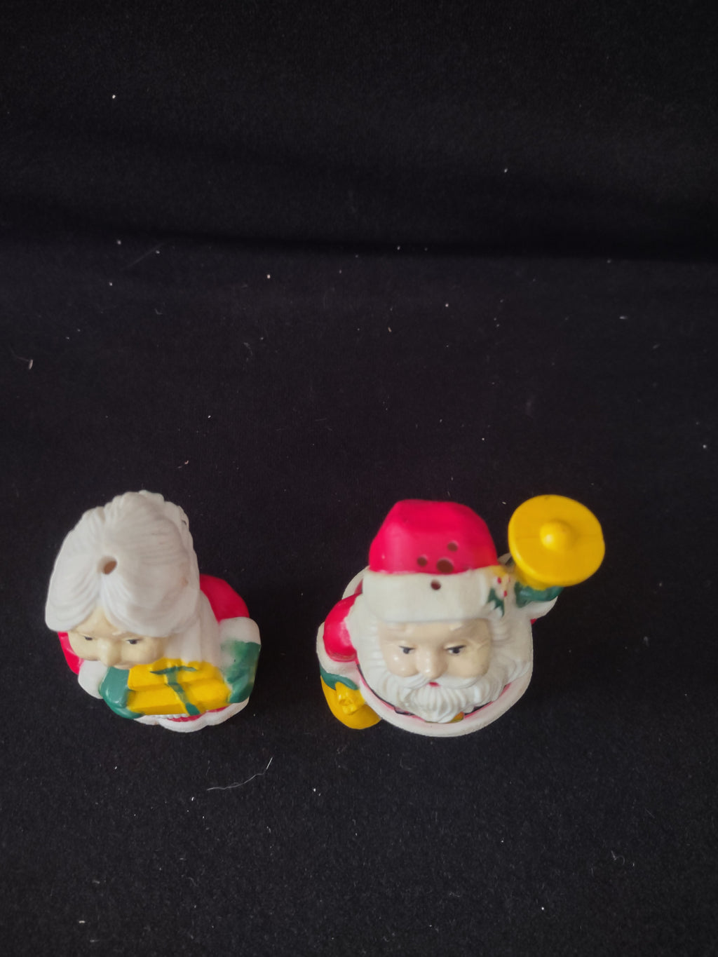 Vintage Christmas Santa Claus Mrs Claus Salt Pepper Set (Lot 4085)