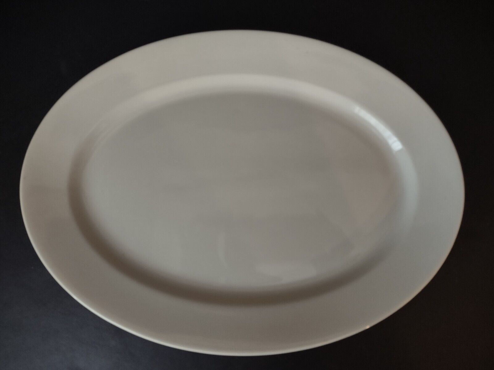 Plain White Oval Serving Platter 14" x 10-1/2" NO BACKSTAMP (lot 414)