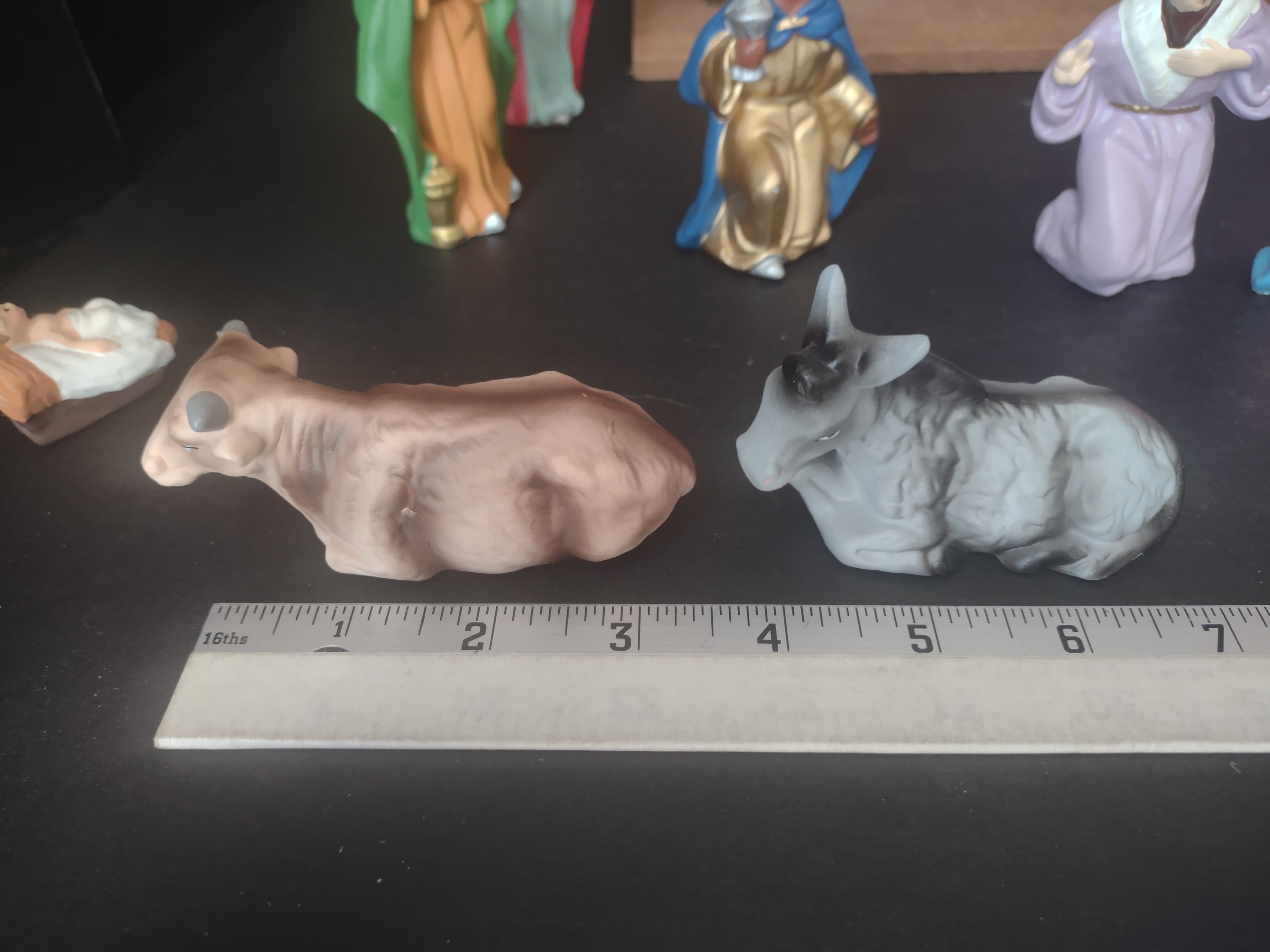 Vintage Japan Nativity Set Ceramic with Creche (lot 2305)