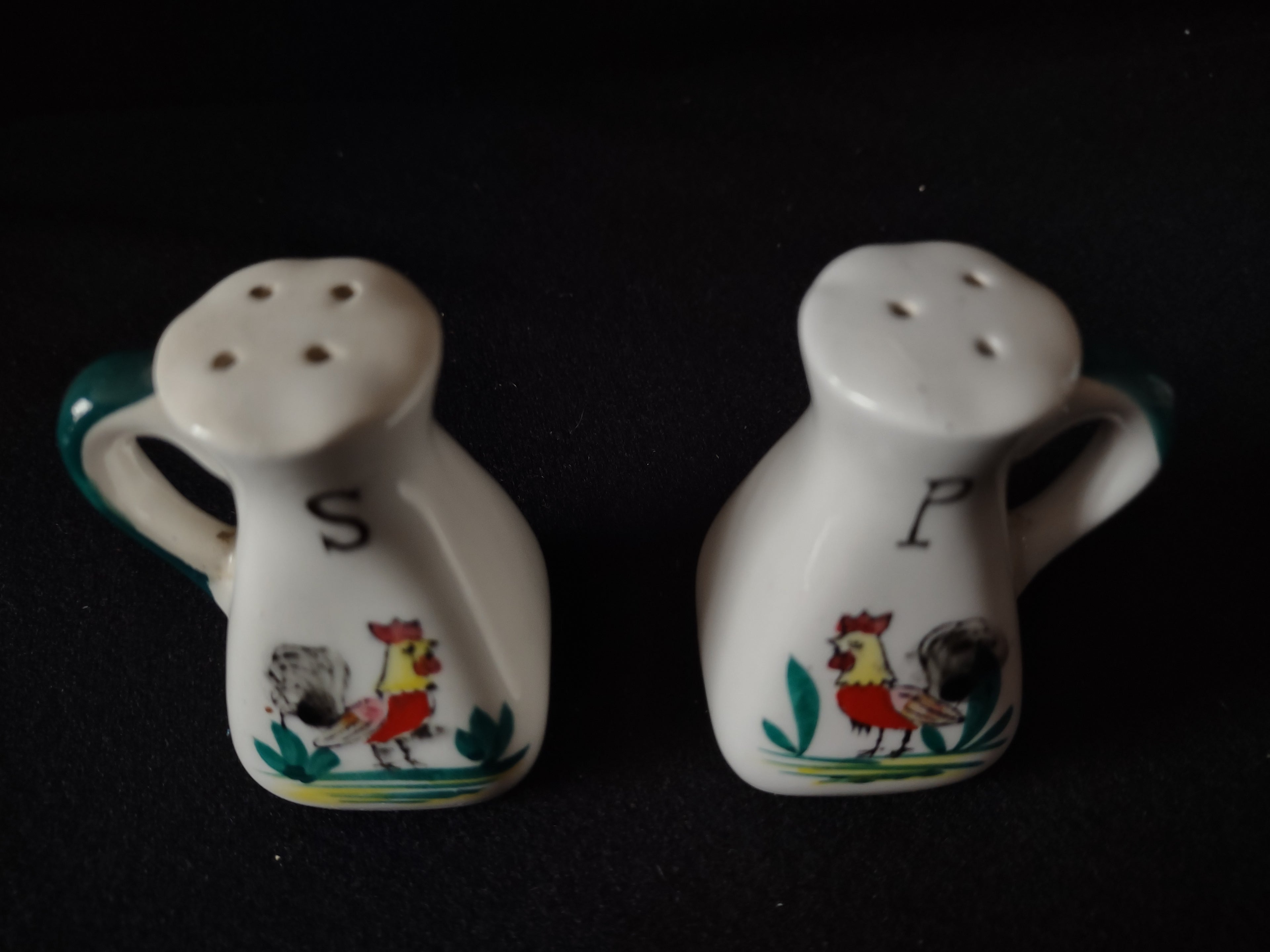 Vintage Salt and Pepper Shaker Country Farmhouse Rooster (lot 5378)