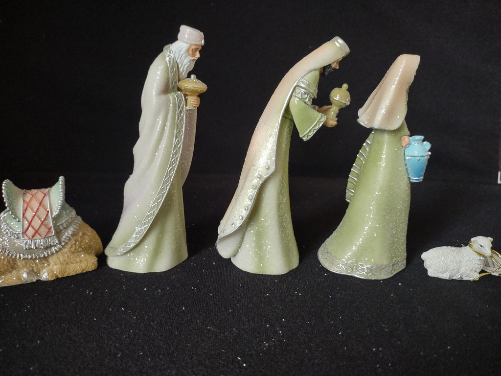 Nativity Hawthorne Village King Gaspar Melchior Lady w Urns Camel Lamb (lot 2288)