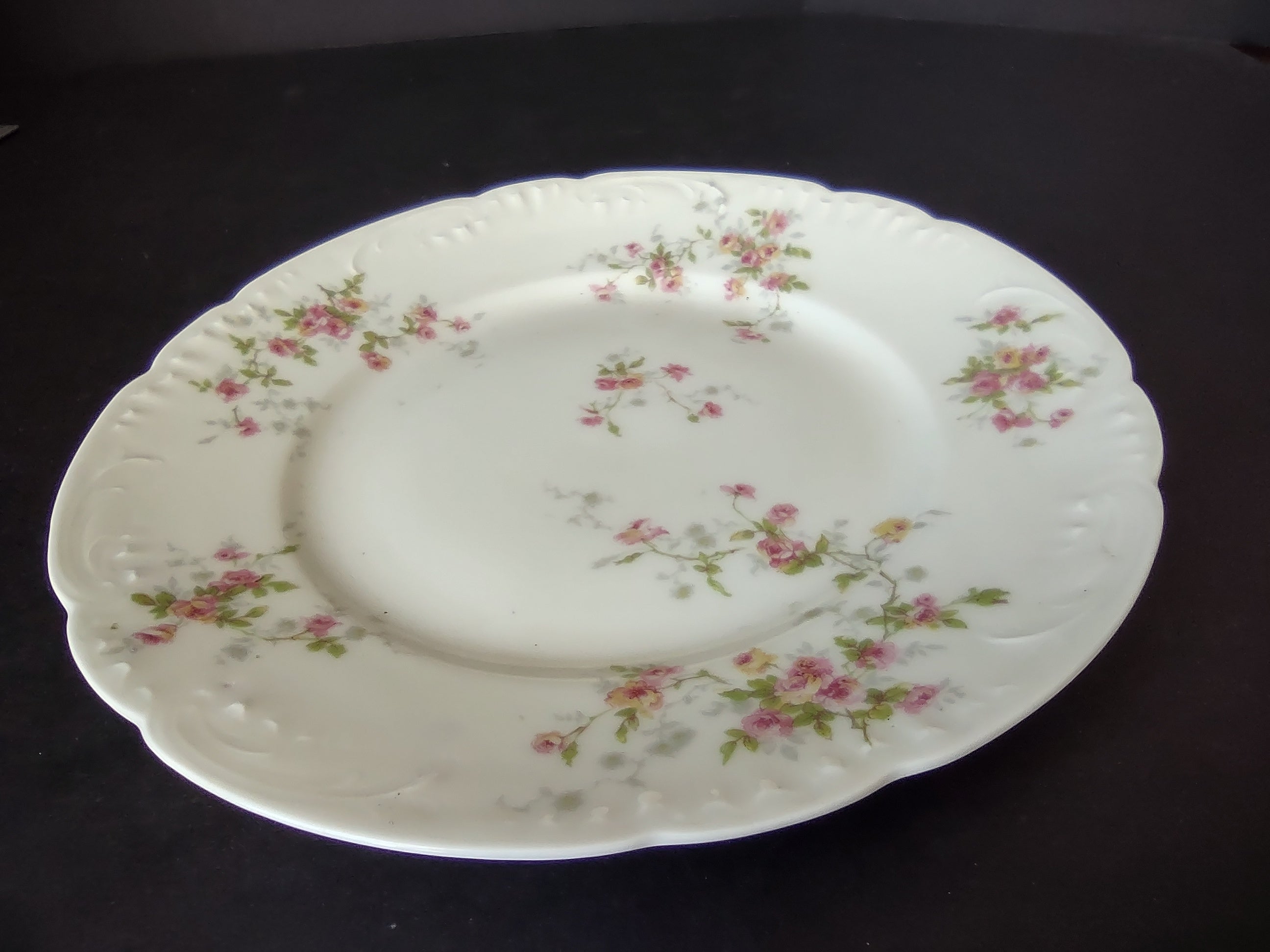 Haviland France Limoges French Cottage Shabby Chic Dinner Plate Roses (lot 1102)