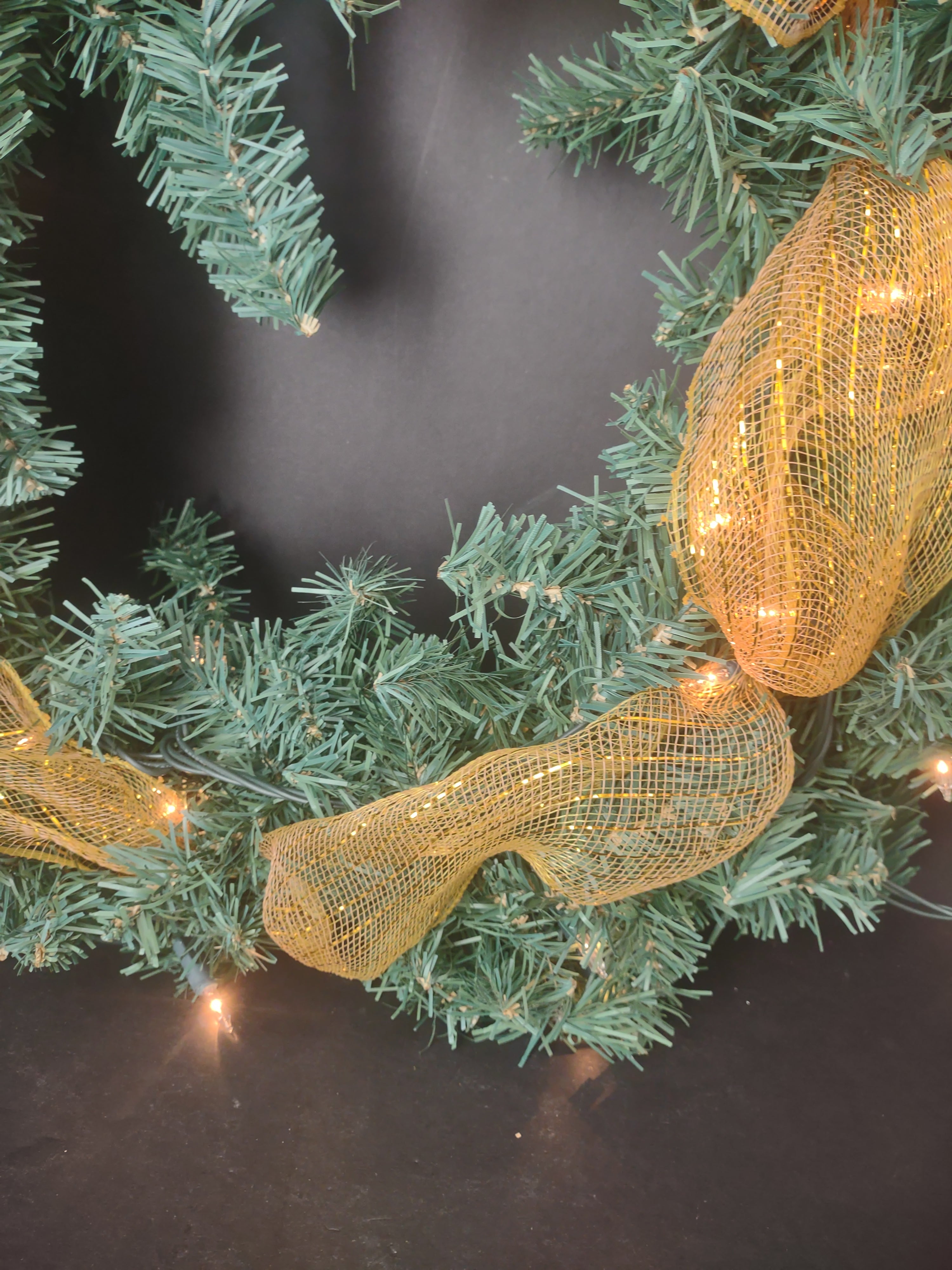 Vintage Christmas Artificial Light Up Green Wreath Gold Ribbon 18" (lot 1326)