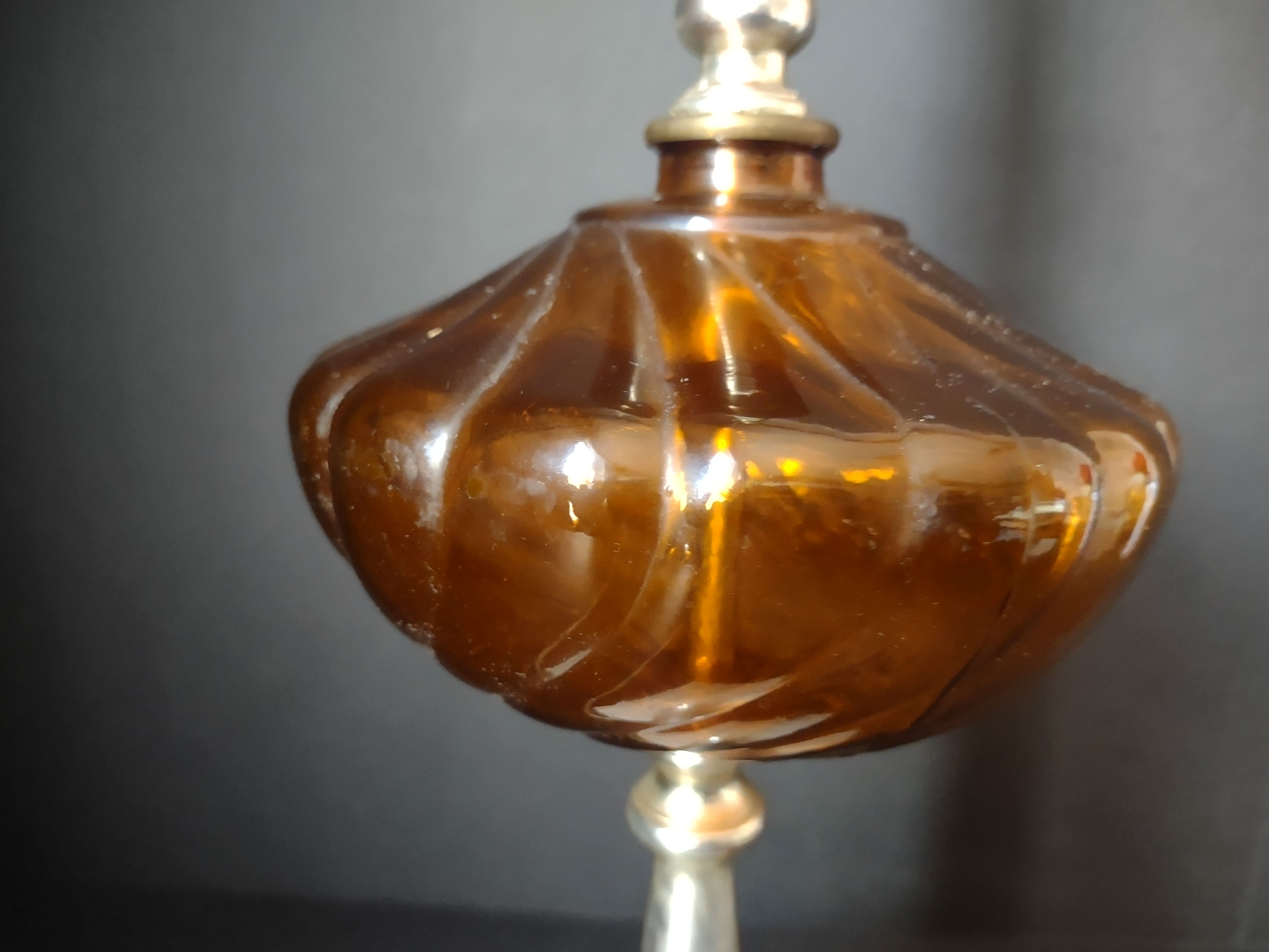 Vintage Amber Glass Lamp (lot 1775)