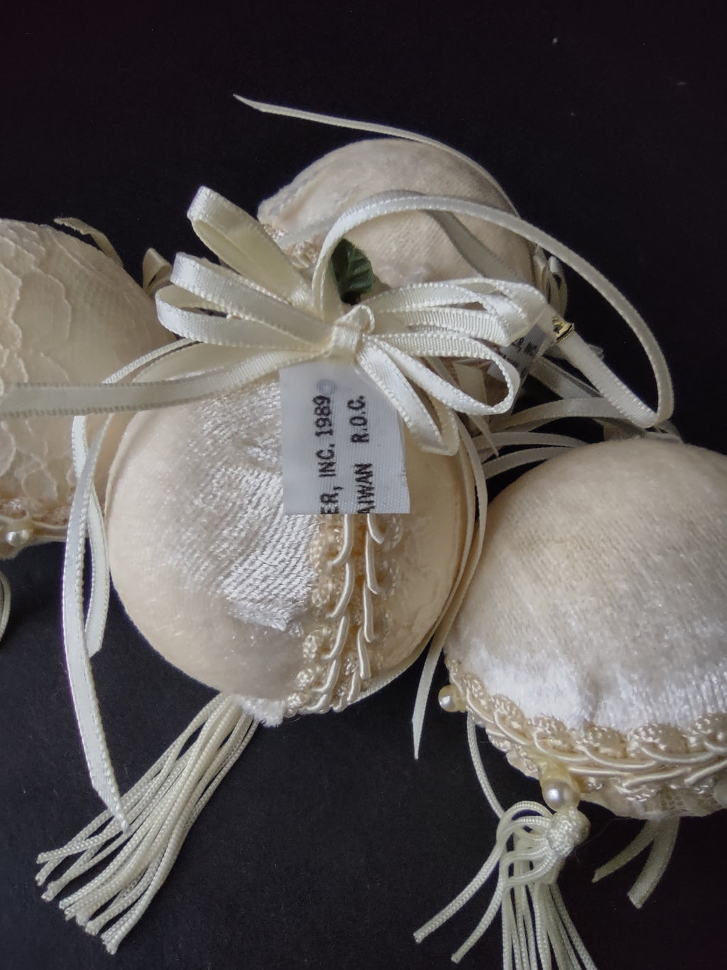 Victorian Ivory Lace Velvet Pearl Rose Christmas Ball Ornament x 4 (lot 1206)