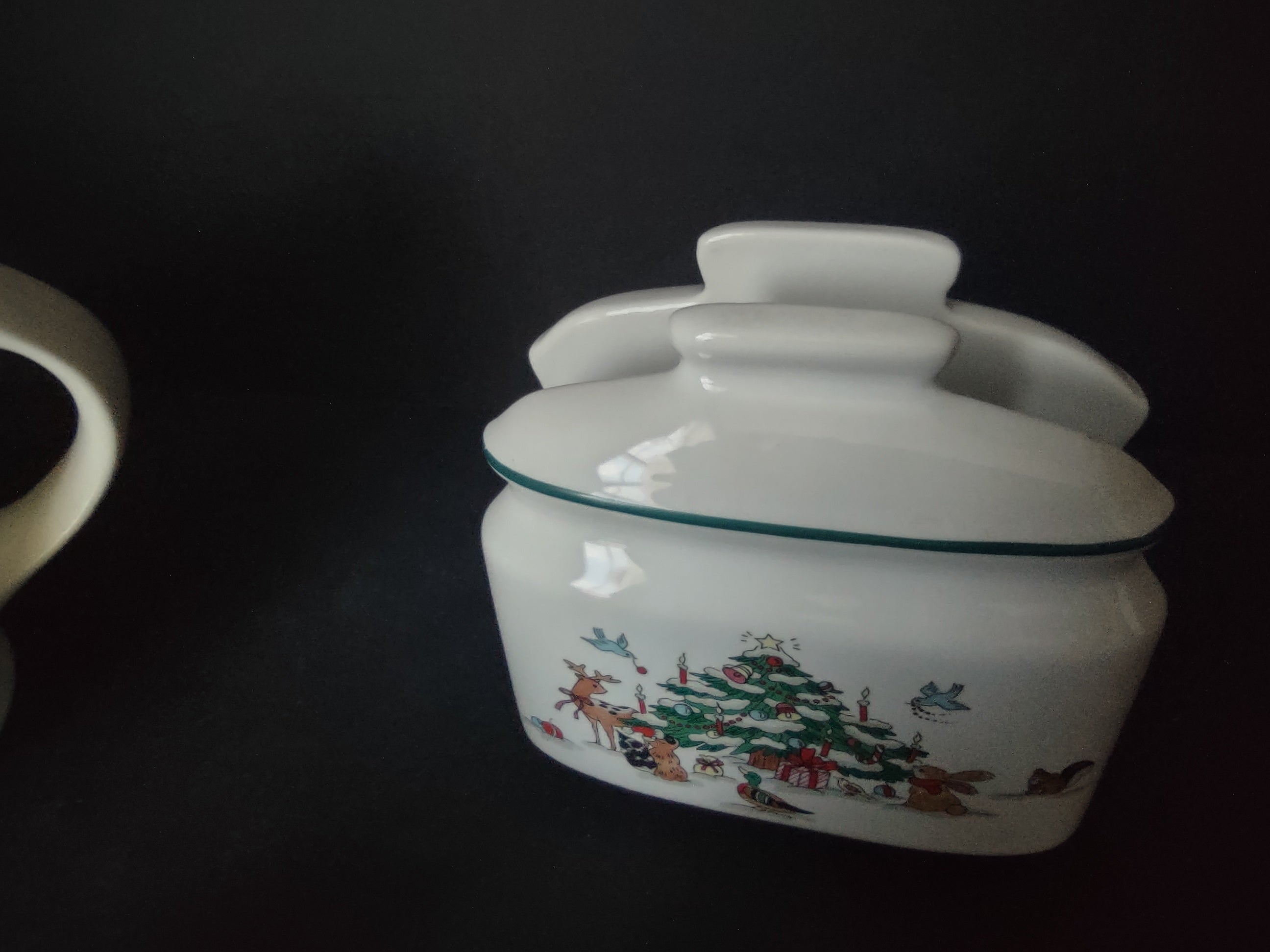 Pfaltzgraff Christmas Gravy Bowl Napkin Holder Salt Pepper Holder (lot 1160)