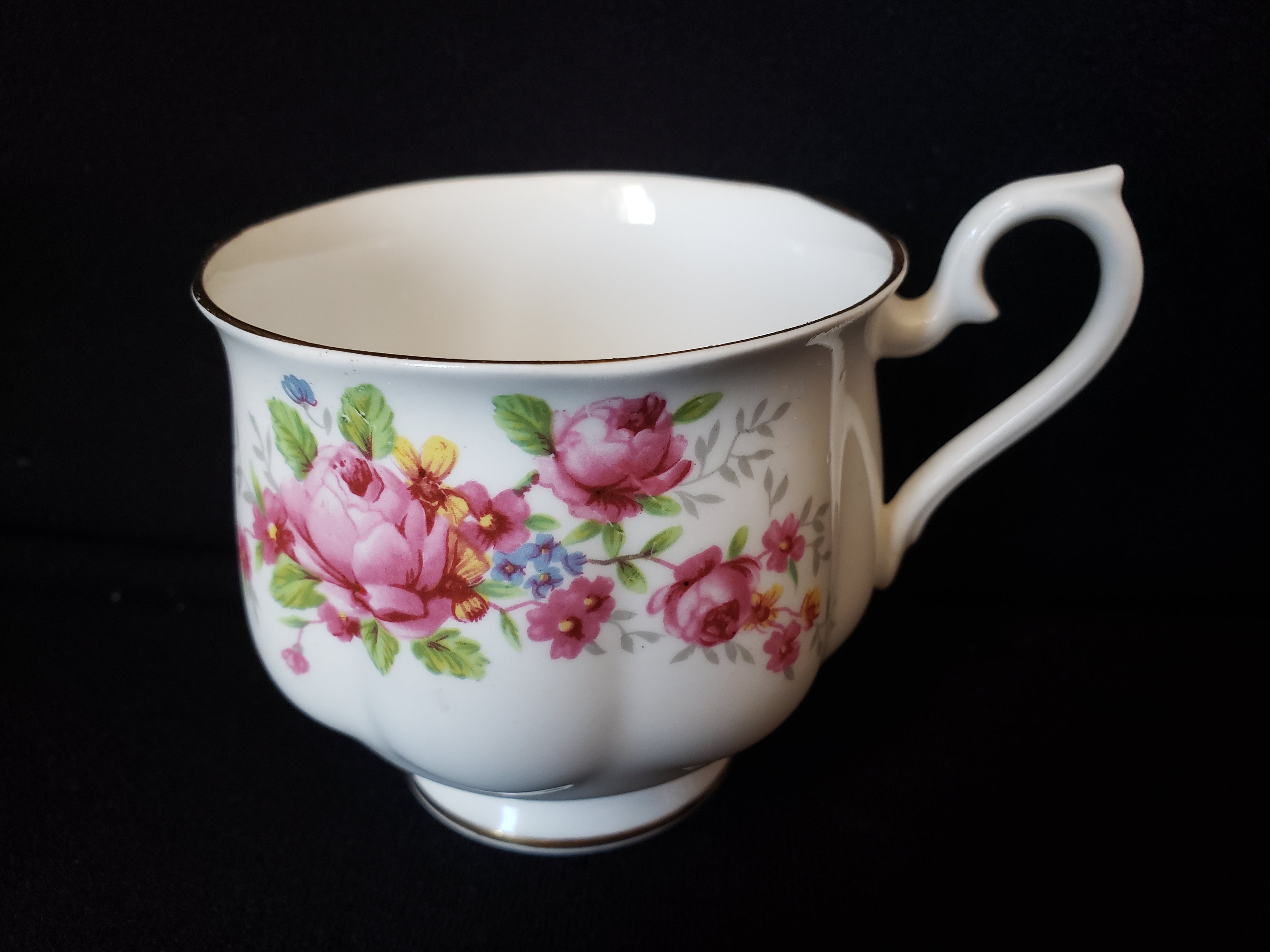 Vintage Royal Albert Rose Bouquet Saucer ONLY (lot 2034)