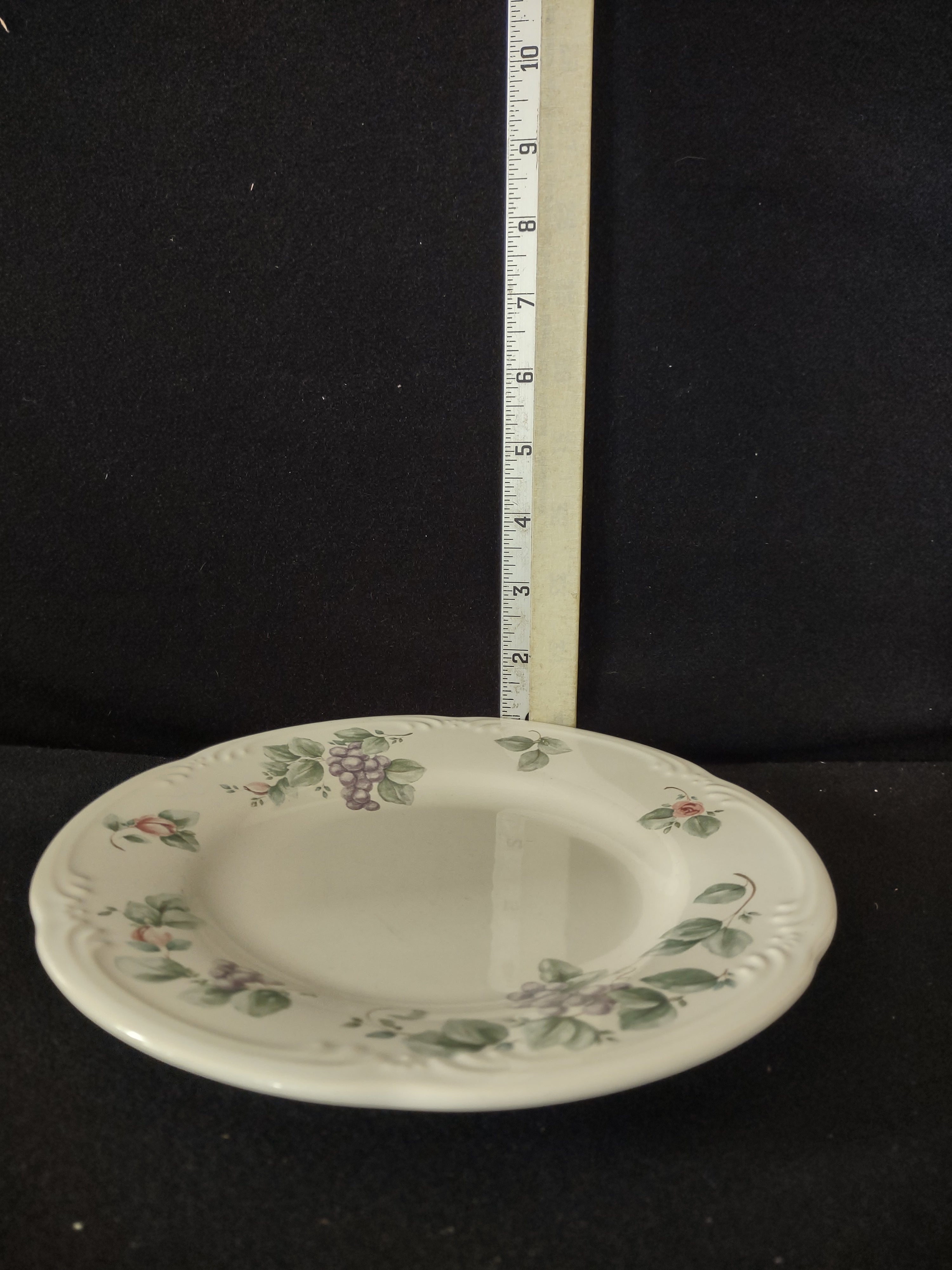 Vintage Pfaltzgraff Grapevine Dessert Plate x 2 Grape Some Scratches (Lot 3871)