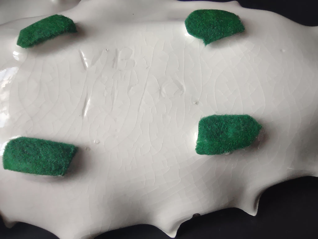 Vintage Three 3 x Ceramic White Gold Holly Leaf Dish (lot 1162)