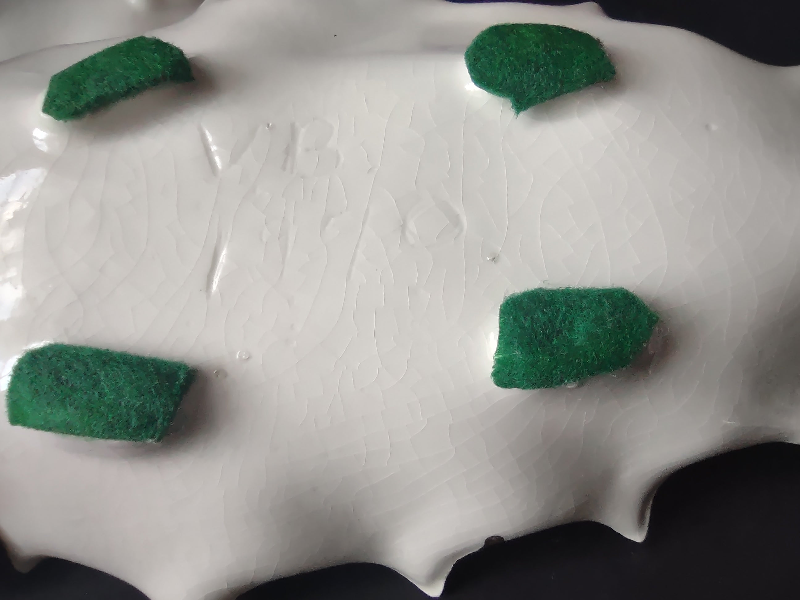 Vintage Three 3 x Ceramic White Gold Holly Leaf Dish (lot 1162)