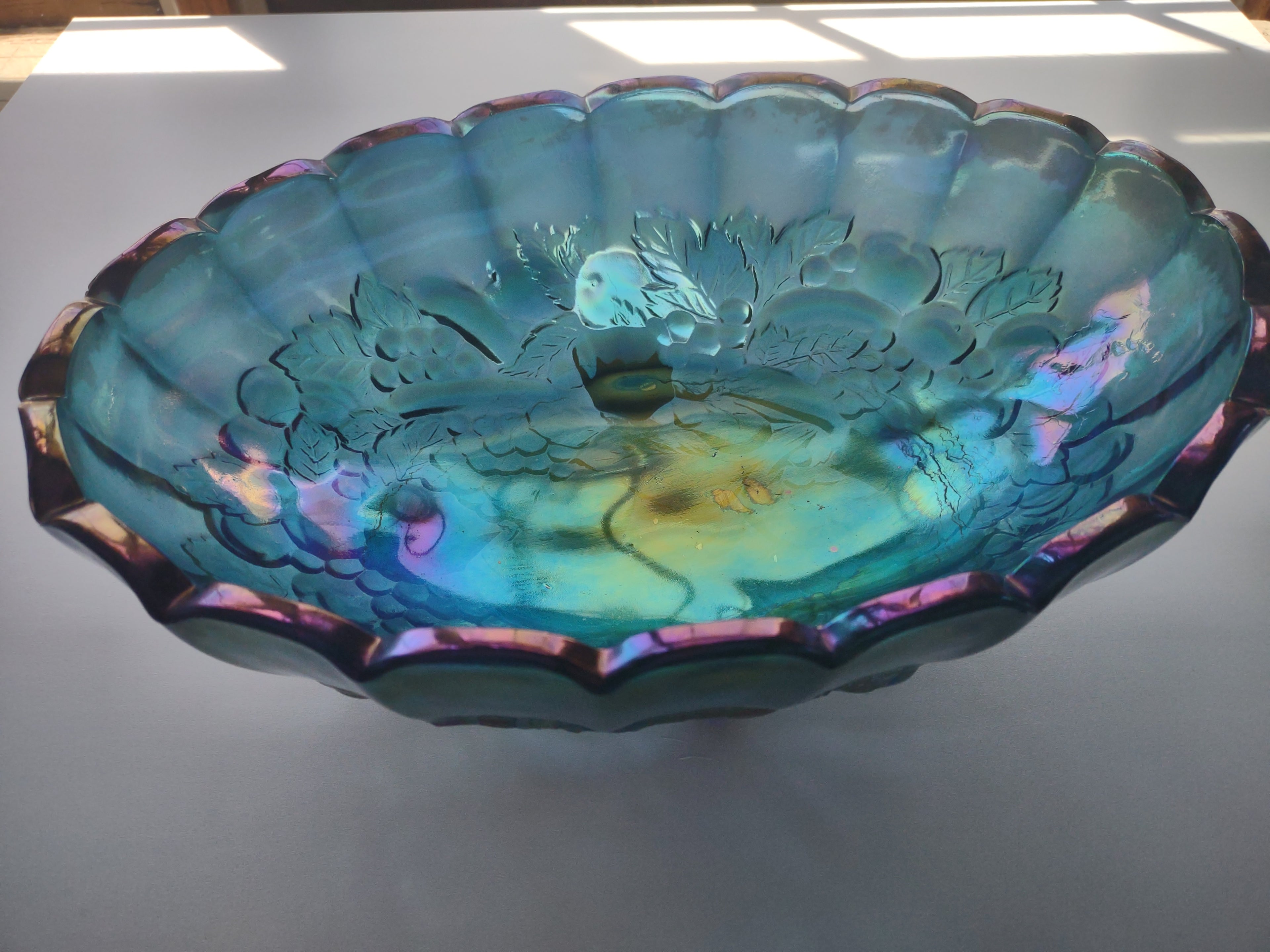 Vintage Indiana Glass Purple Iridescent Grape Design Large Footed Bowl lot 2691c