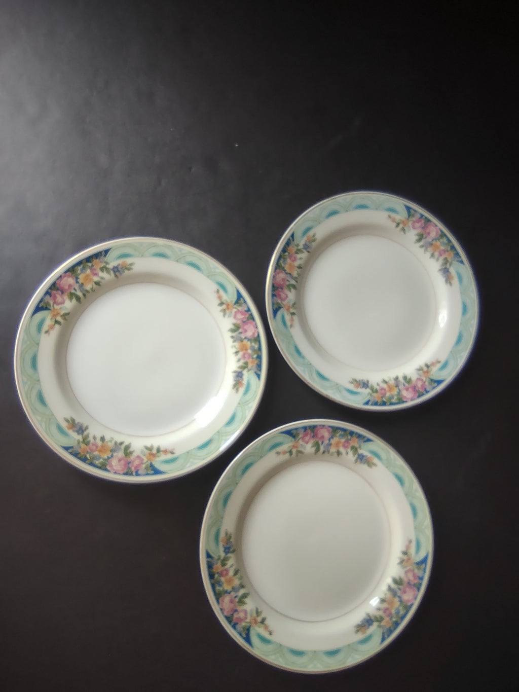 Haviland Limoges Massachusetts 3 x Bread/Butter Plate Blue Floral (lot 934)