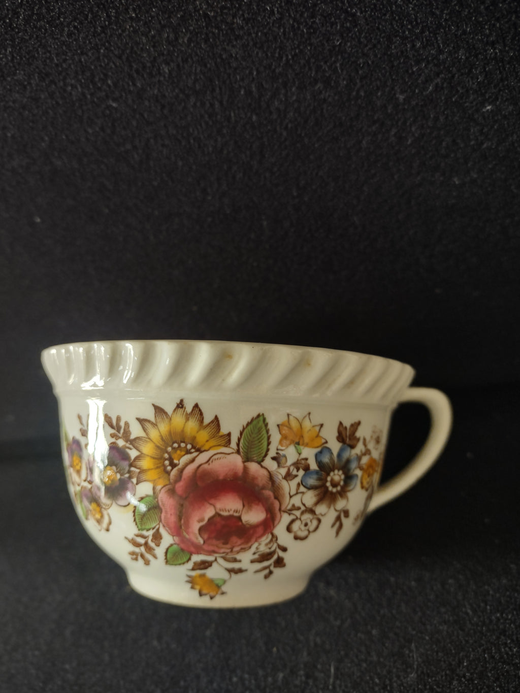 Vintage Johnson Brothers Ironstone Teacup English Pottery Marquis (Lot 5632)