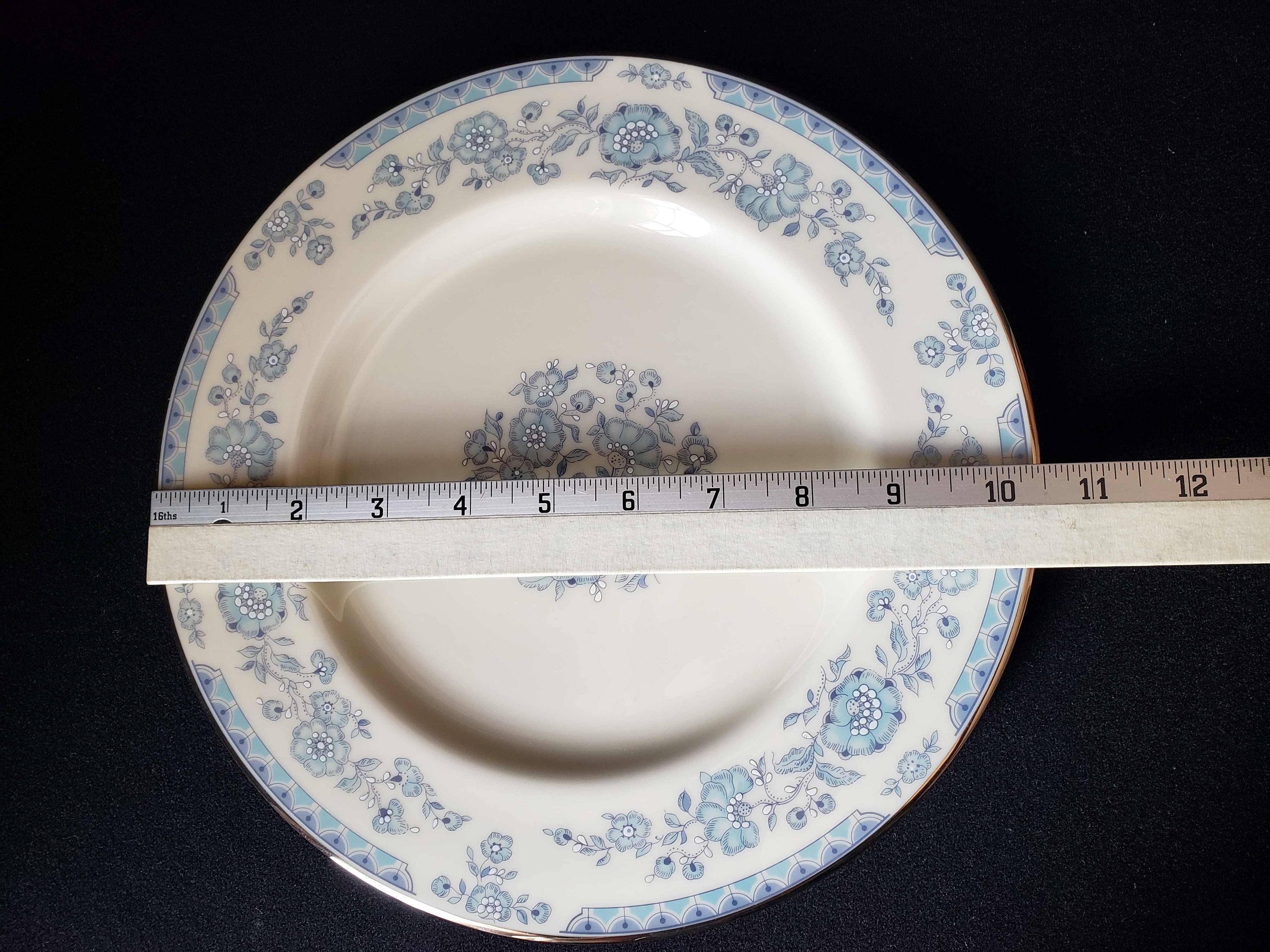 Vintage Lenox Flourish H-521 Gold Trim Dinner Plate 10-1/2" (lot 1910)
