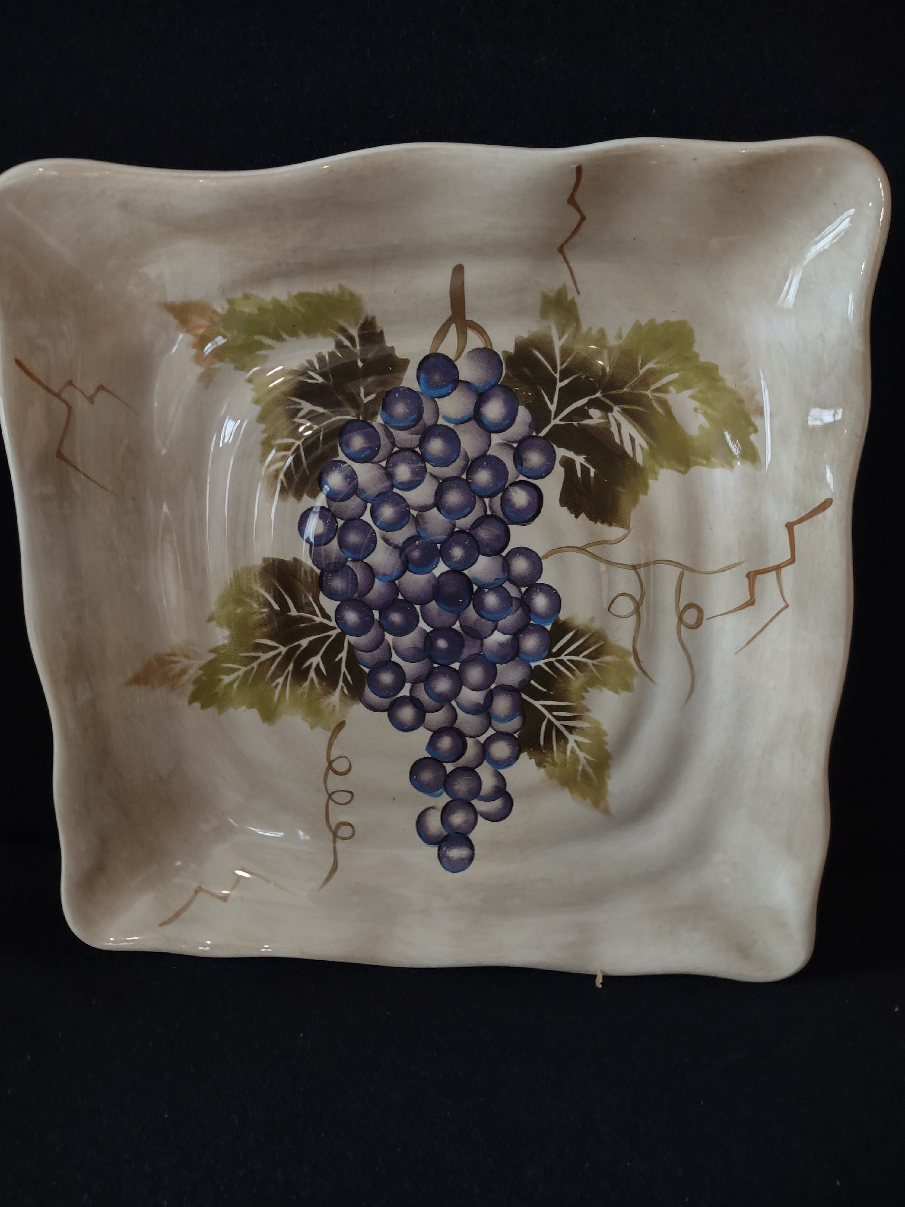 Cabernet Hand Painted Grape 11" Italian Style Square Dinner Plate x 4 (Lot 5248)