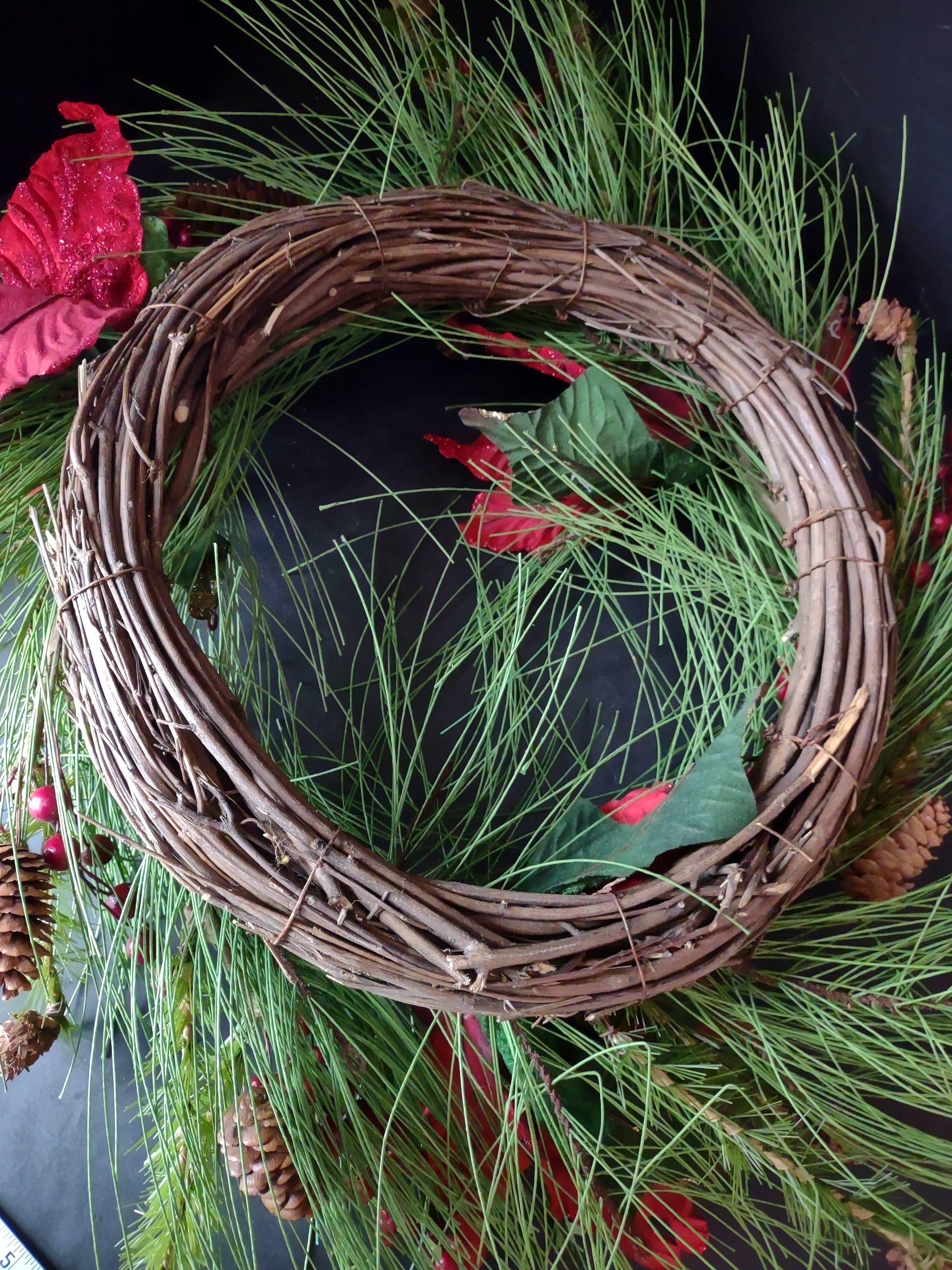 Vintage Christmas Artificial Pinecone Pine Poinsettia Wreath 20" (lot 3330)