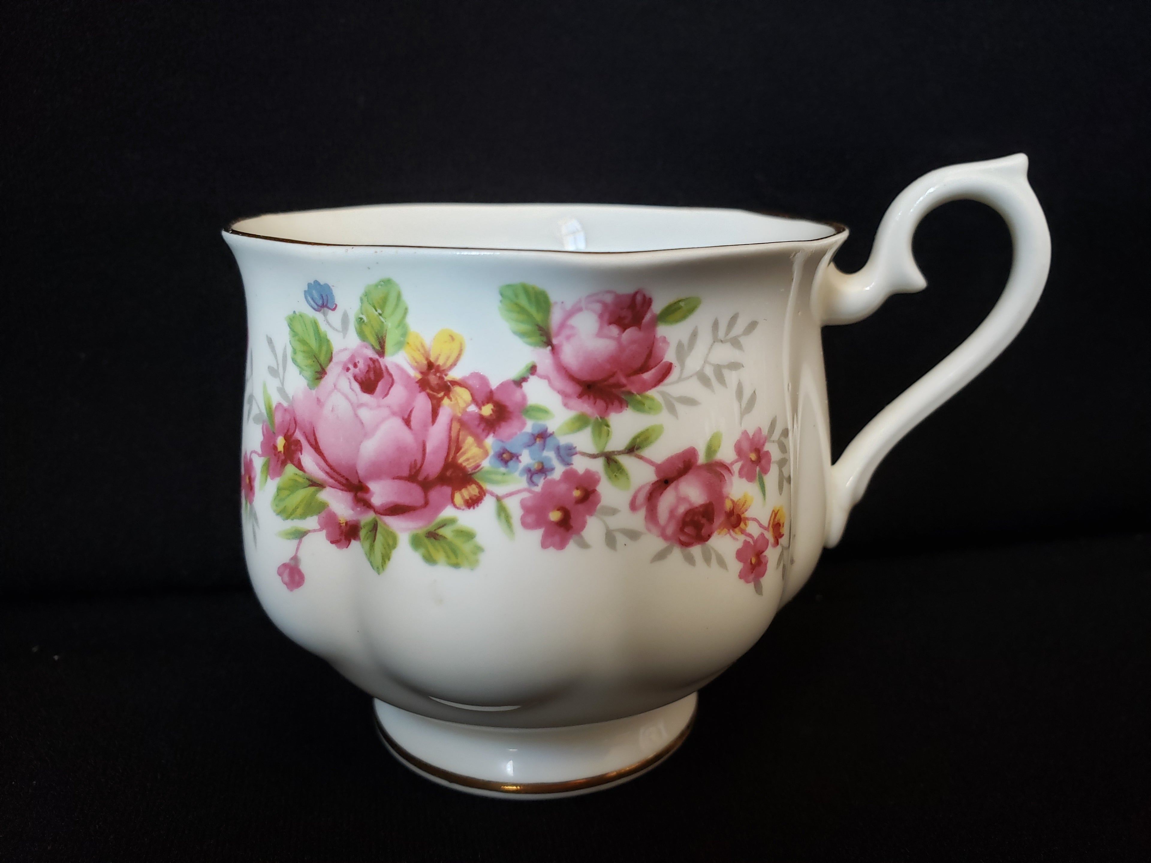 Vintage Royal Albert Rose Bouquet Saucer ONLY (lot 2034)