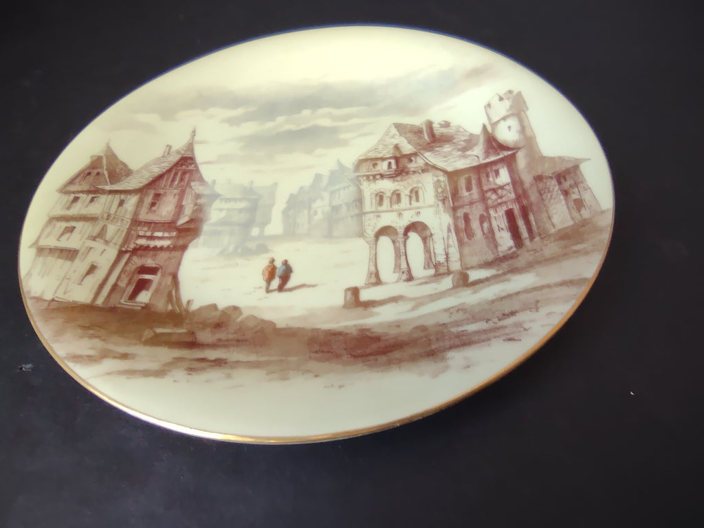 TV Limoges Cabinet Plate Town Design 9"(lot 1125)