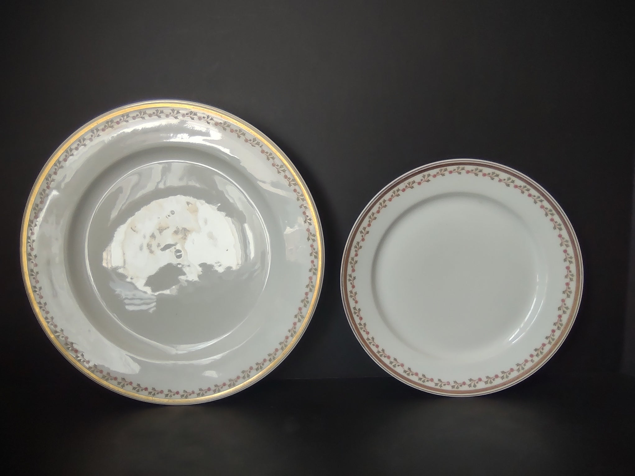 Old Abbey France Limoges Dinner & Dessert/Salad Plate Clover Gold Trim (lot 863)