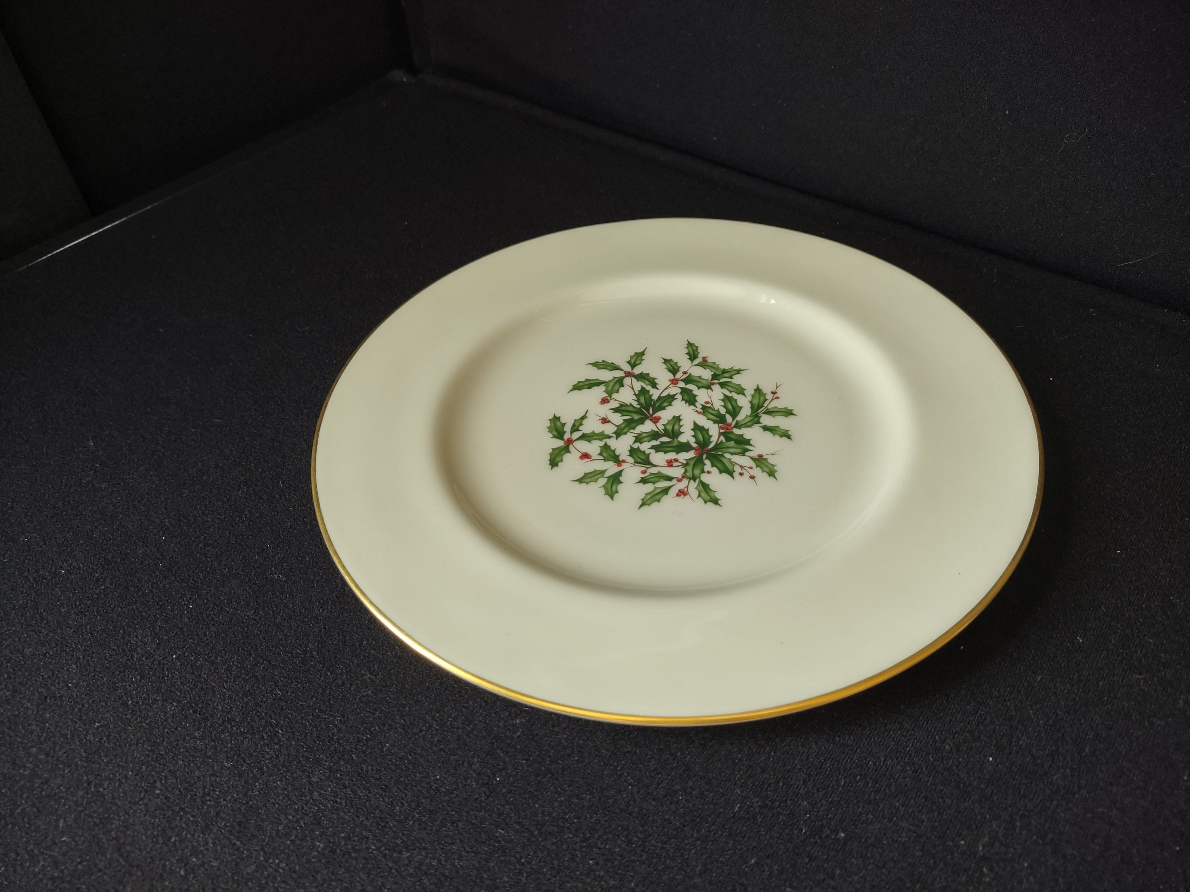 Vintage Lenox Special Holly Design Gold Trim Dinner Plate 10-1/2" (lot 1904)
