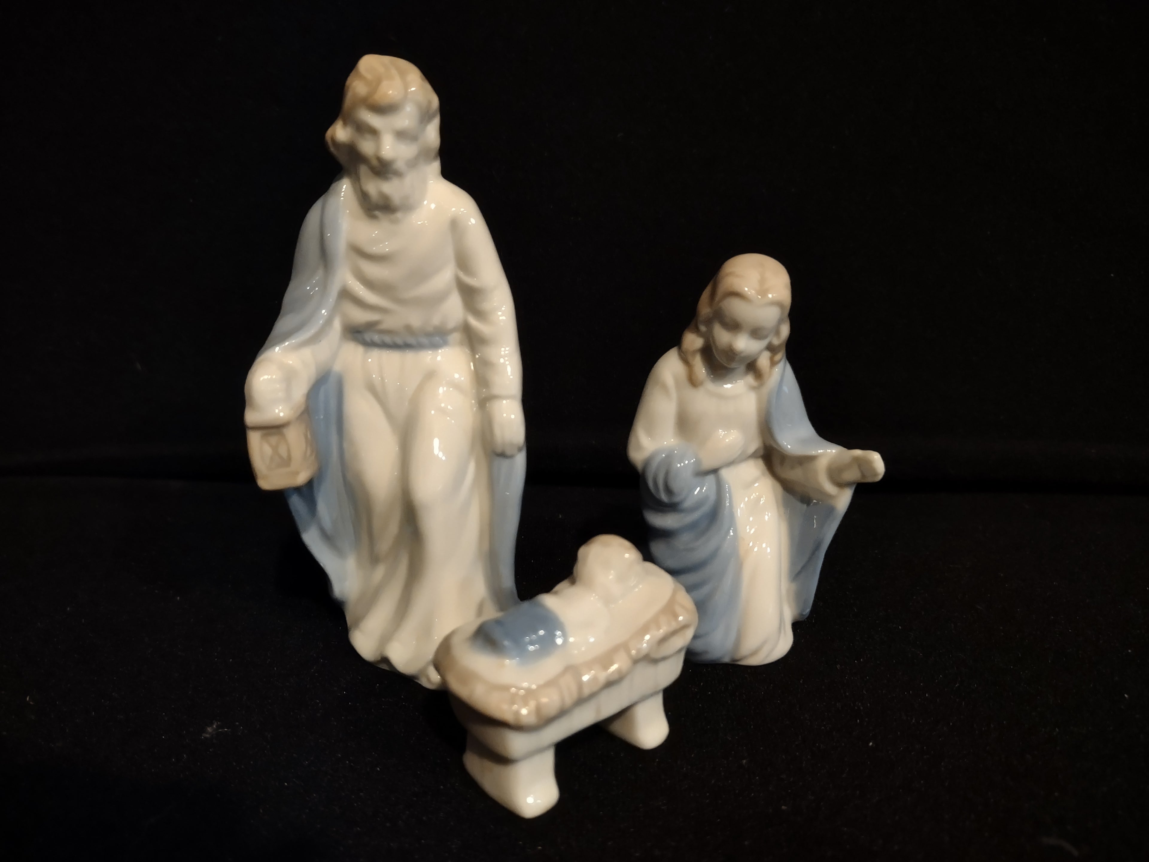 Vintage Christmas Nativity Sanmyro Japan Blue White Mary Joseph Baby (lot 2443)