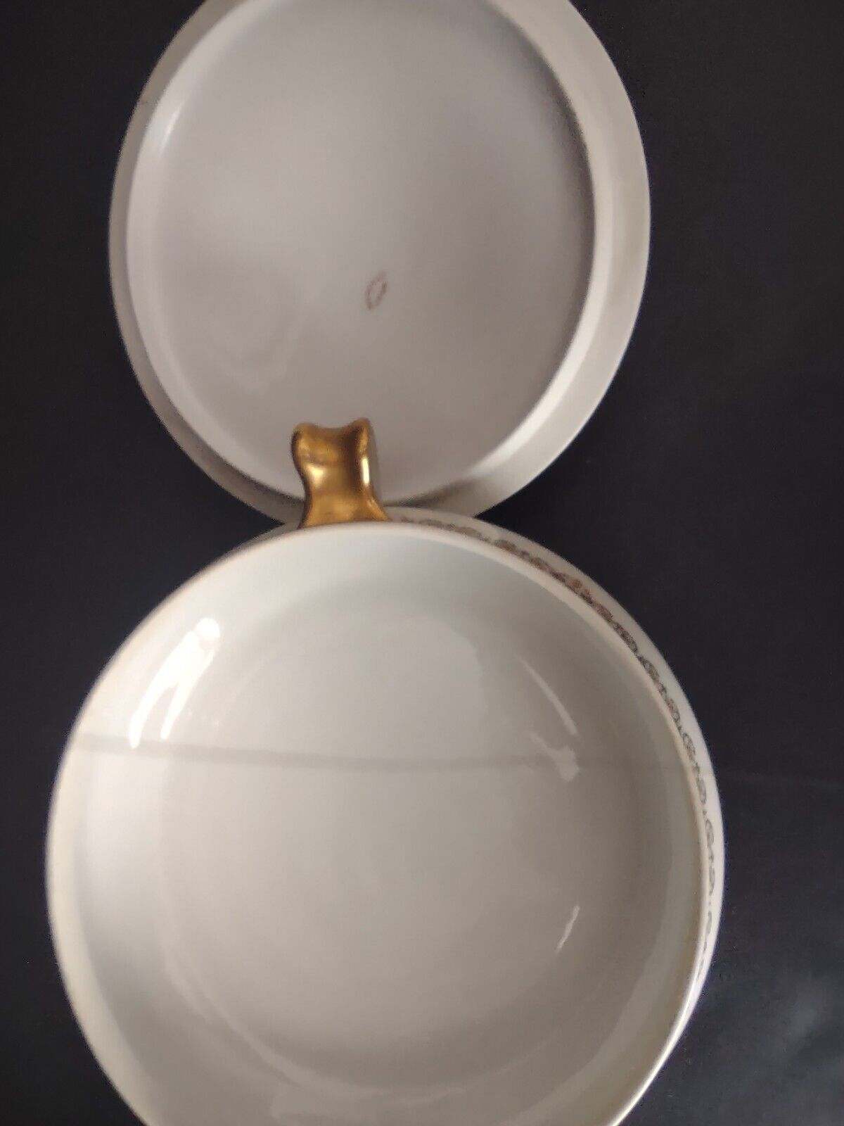 Haviland Limoges Round Soup Tureen Four Leaf Flower Green Red (lot 527)