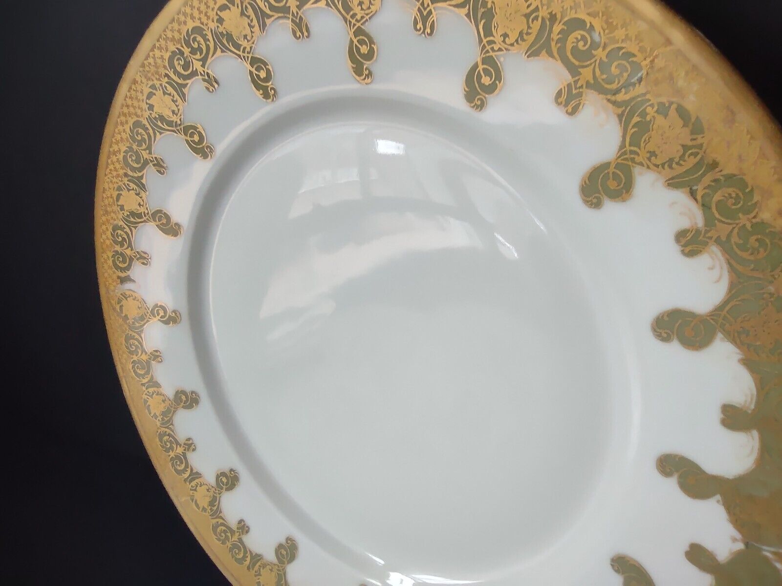 Haviland Limoges Gold Trim Green Design Dinner Plate (lot 626)