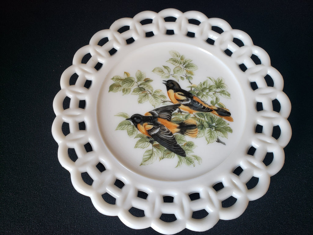 Vintage Kemple Birds Motif Milk Glass Wall Plate (lot 2190)