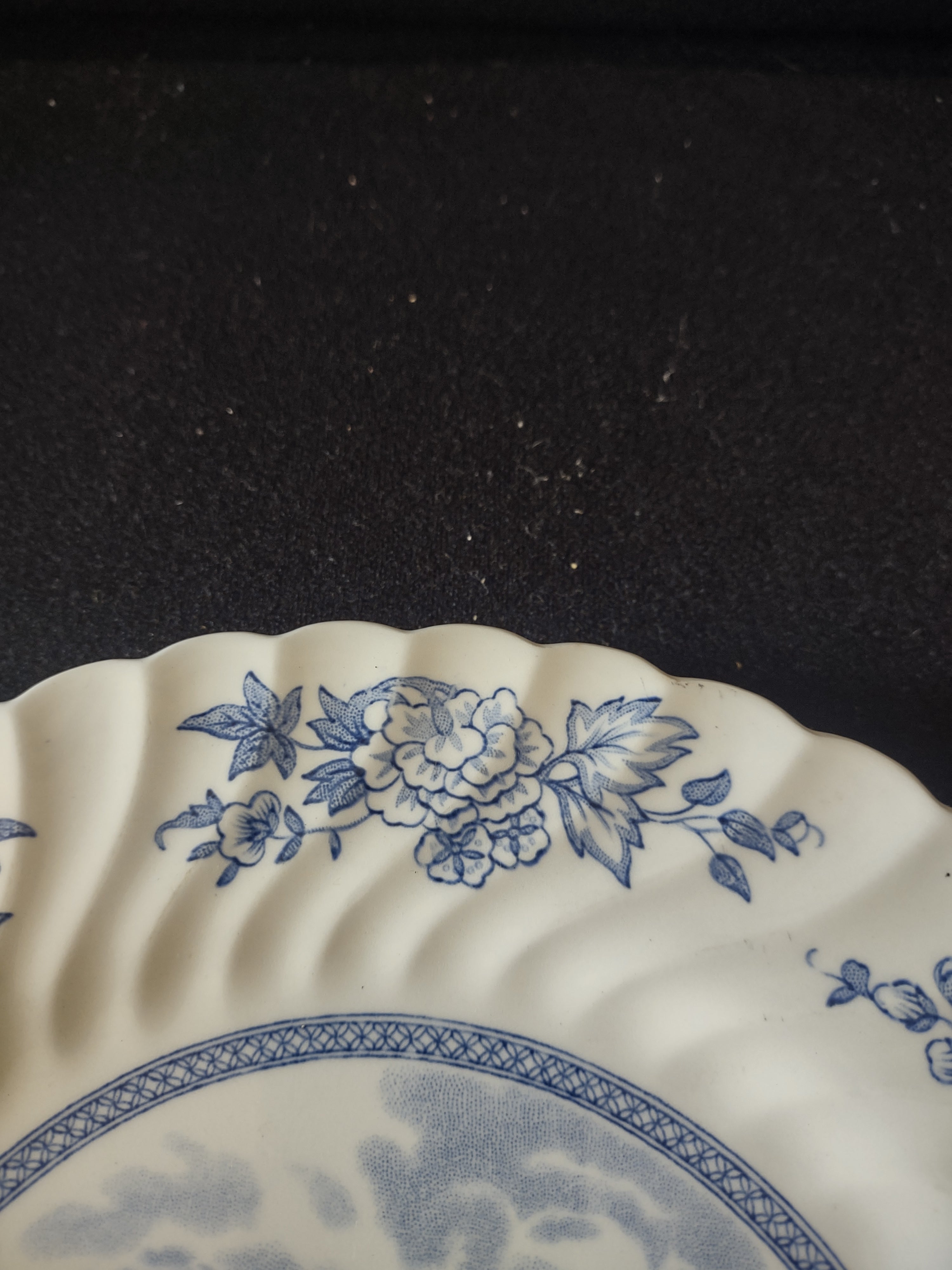 Vintage Johnson Brothers 10" Dinner Plate Ironstone Tulip Time x 2 (Lot 5595)