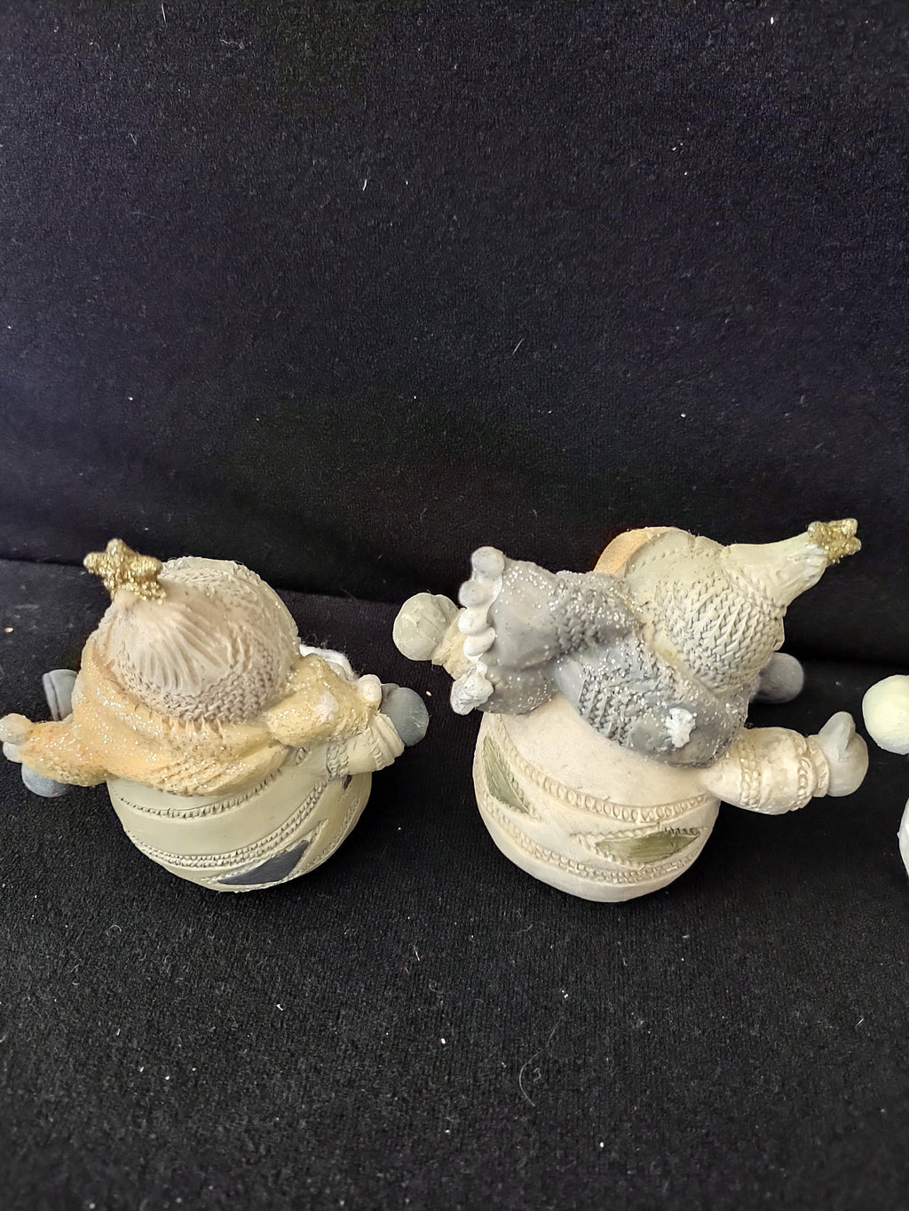 Christmas 4 Snowman Shelf Sitters Grey Beige Beanie Caps Star (Lot 3807)