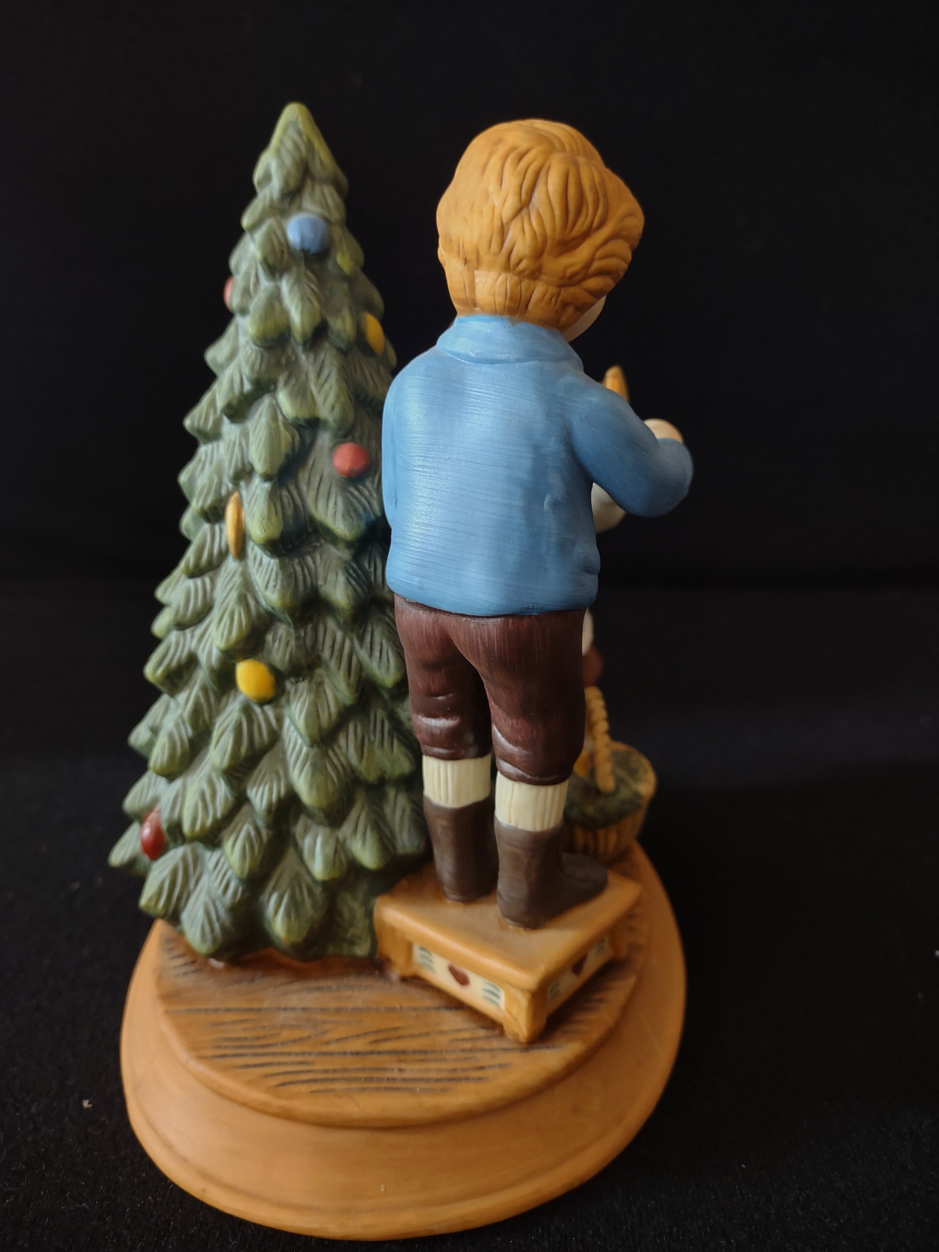 Avon Christmas Tree Memories 1982 Keeping Traditions Boy Girl (Lot 3609)