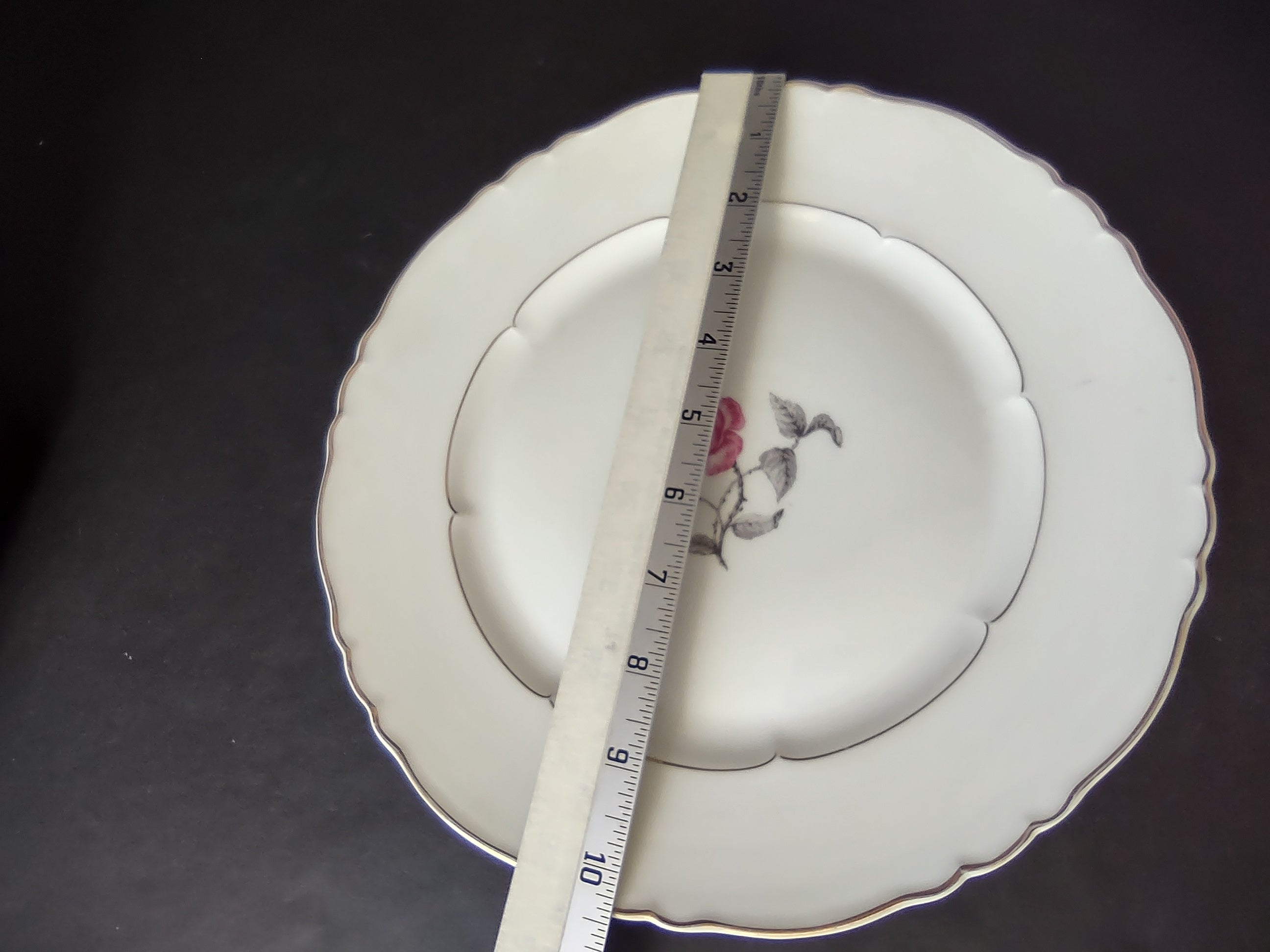 Haviland Limoges French Cottage Chic Bagatelle Rose Dinner Plate (lot 1123)