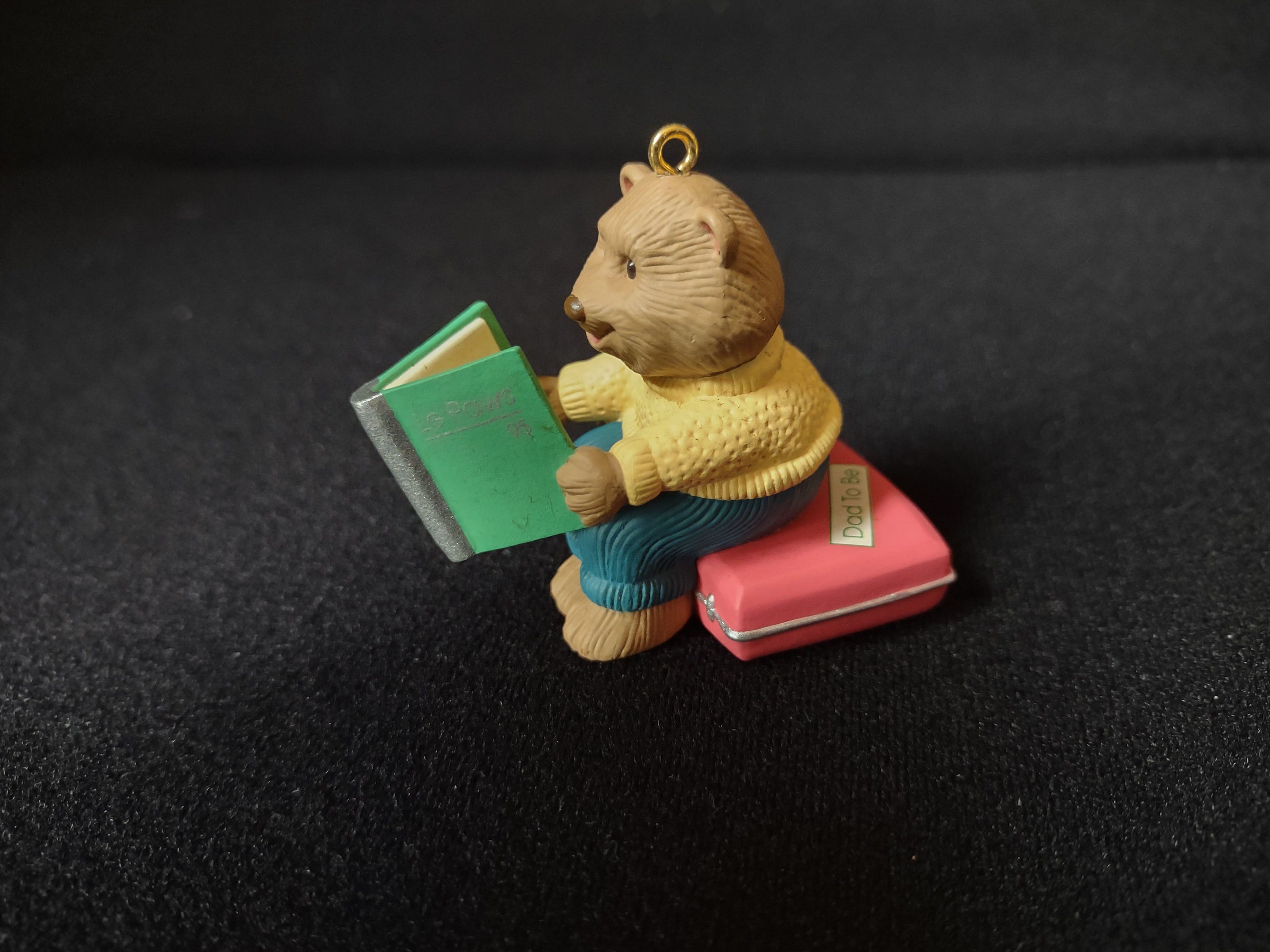 Hallmark 1995 Dad to Be Bear Figurine ornament Christmas (lot 1605)