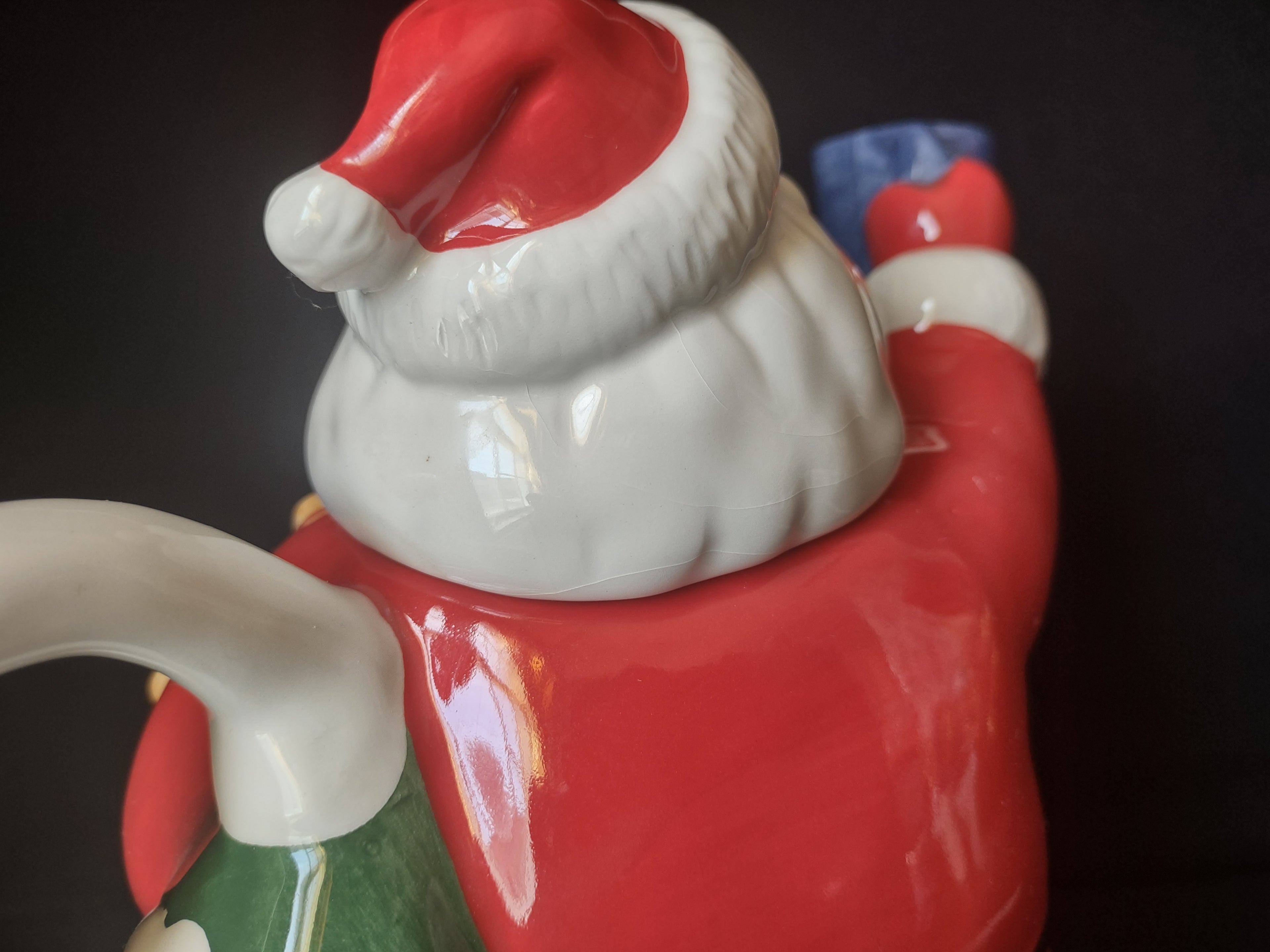 Christmas Santa Rudolph Teapot Lenox (lot 1568)