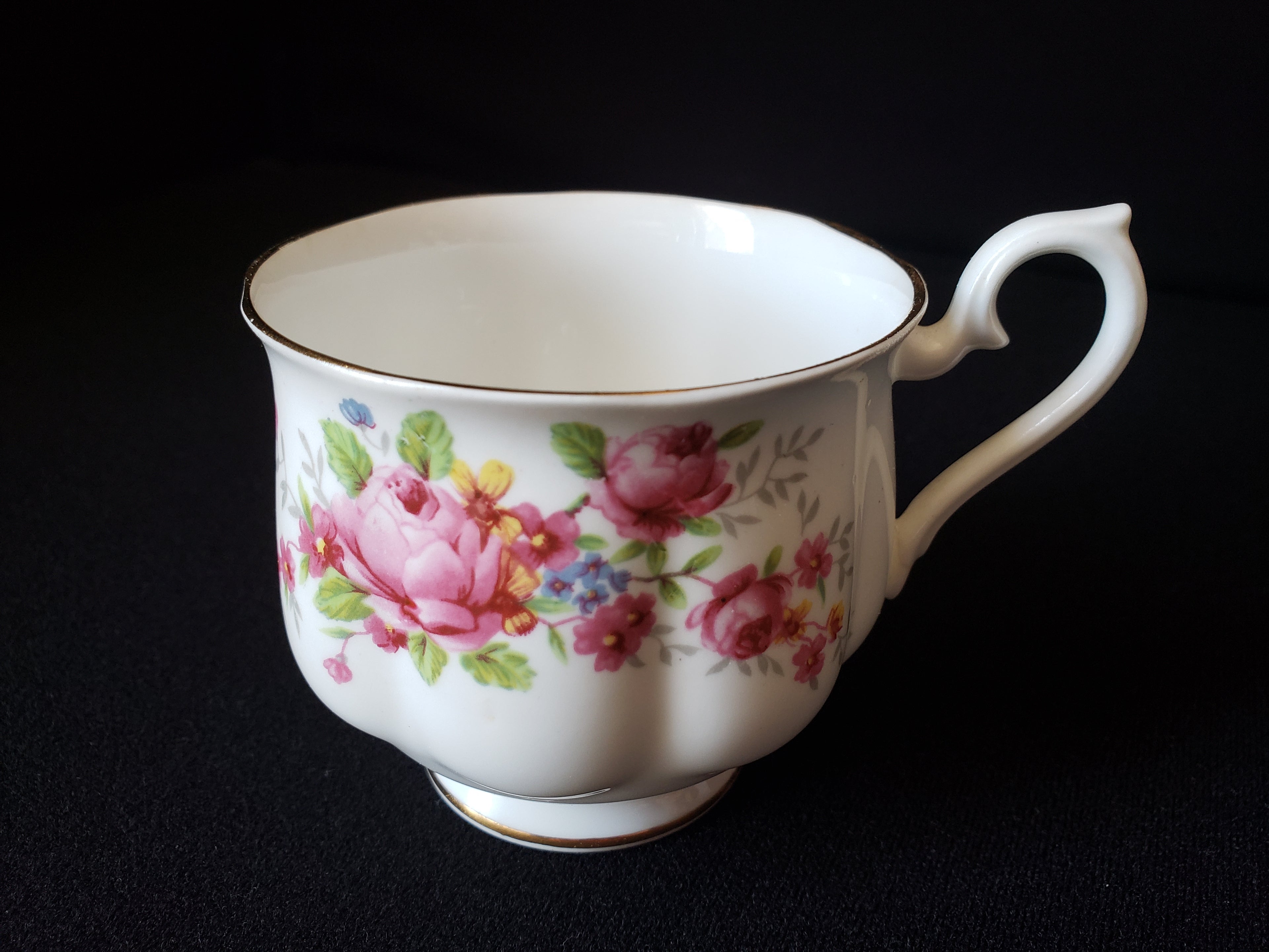 Vintage Royal Albert Rose Bouquet Saucer ONLY (lot 2034)