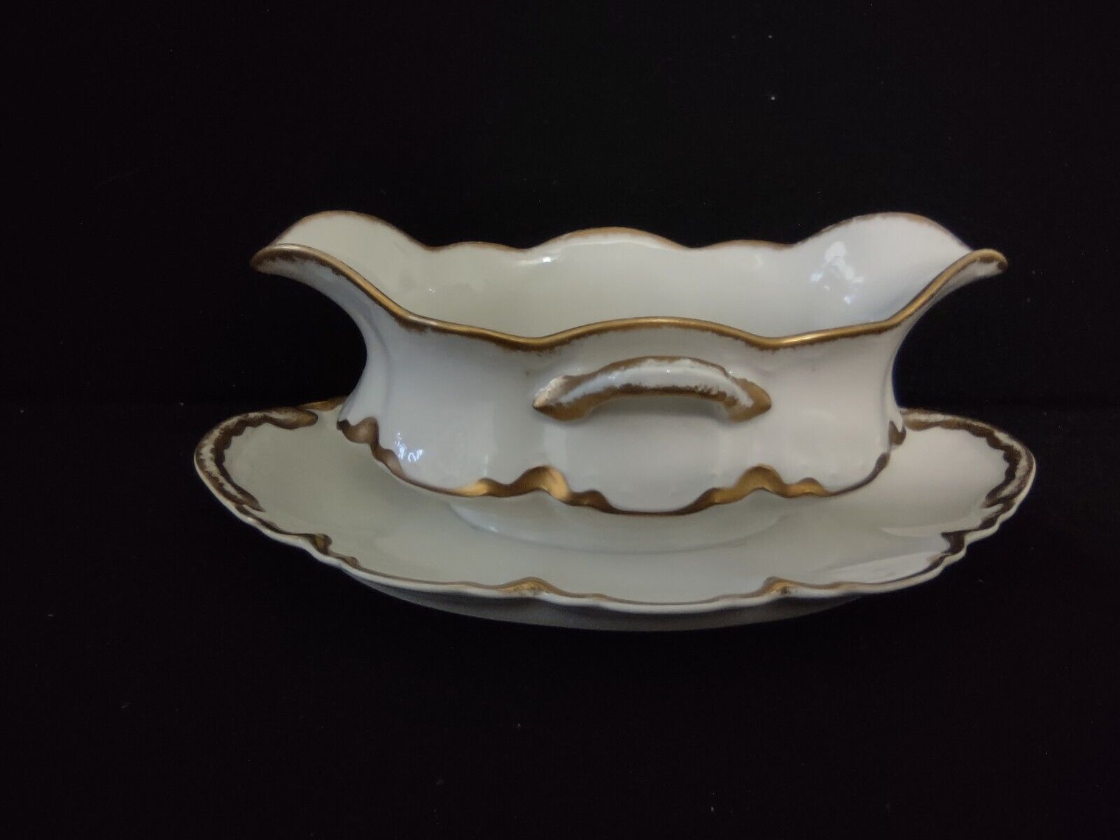 Haviland Limoges Gravy Boat Plate Attached Gold Trim (lot 306)