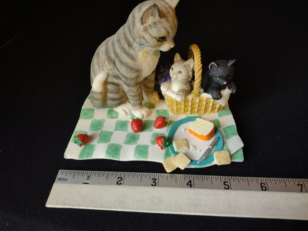 Lenox Family Picnic Mama Cat Kittens Strawberry & Cheese (lot 1633)