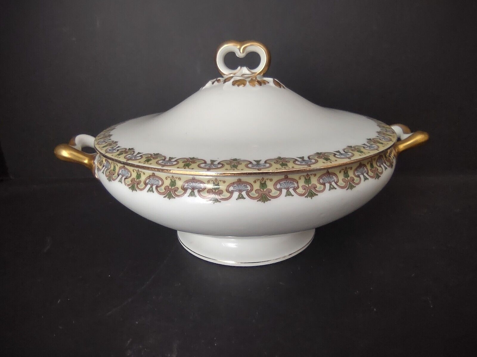 Wm Guerin France Limoges Round Soup Tureen Yellow Gold Trim (lot 532)