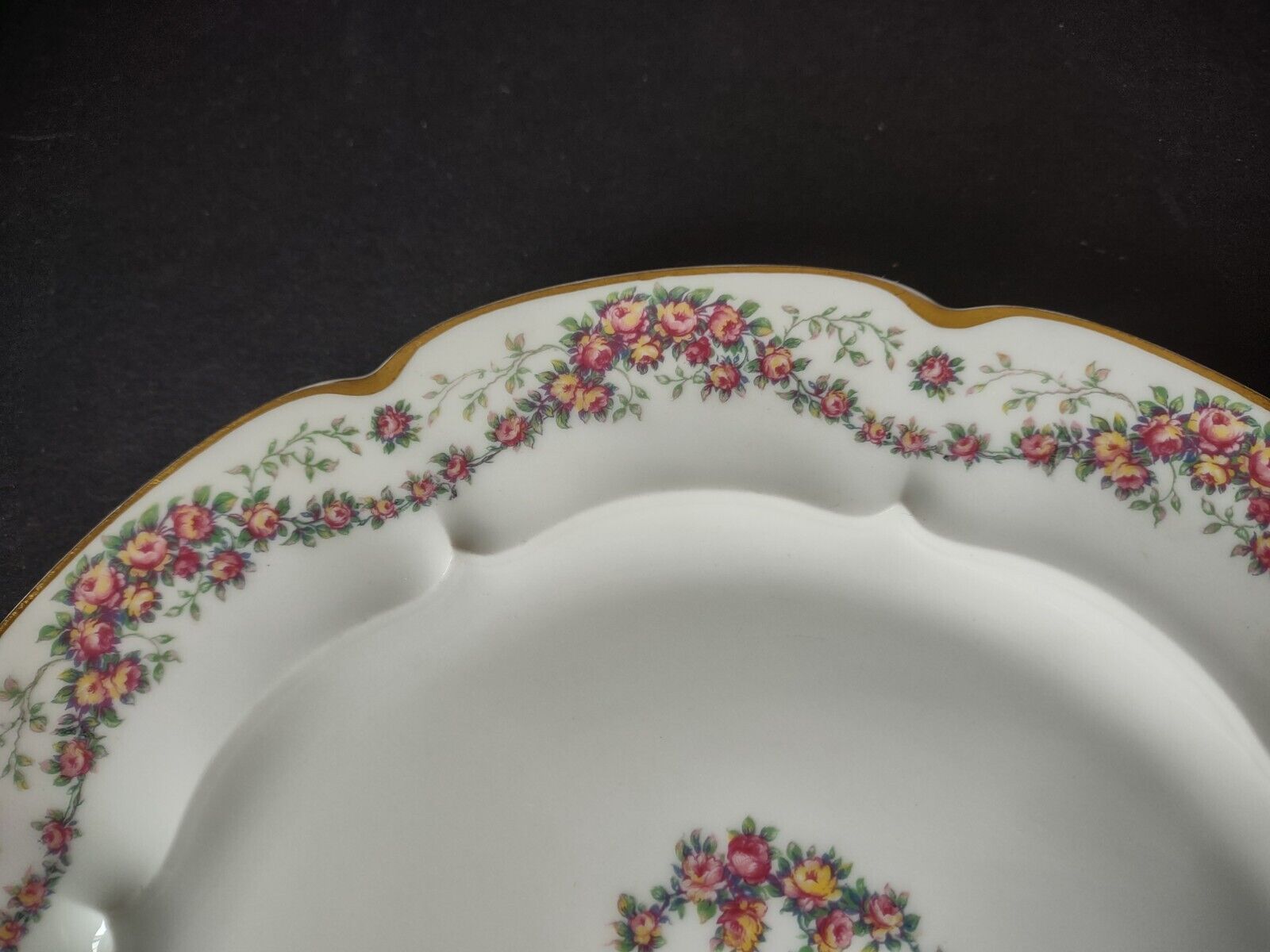 Haviland Limoges Red Rose Garland White Dinner Plate 9-3/4" (lot 355)