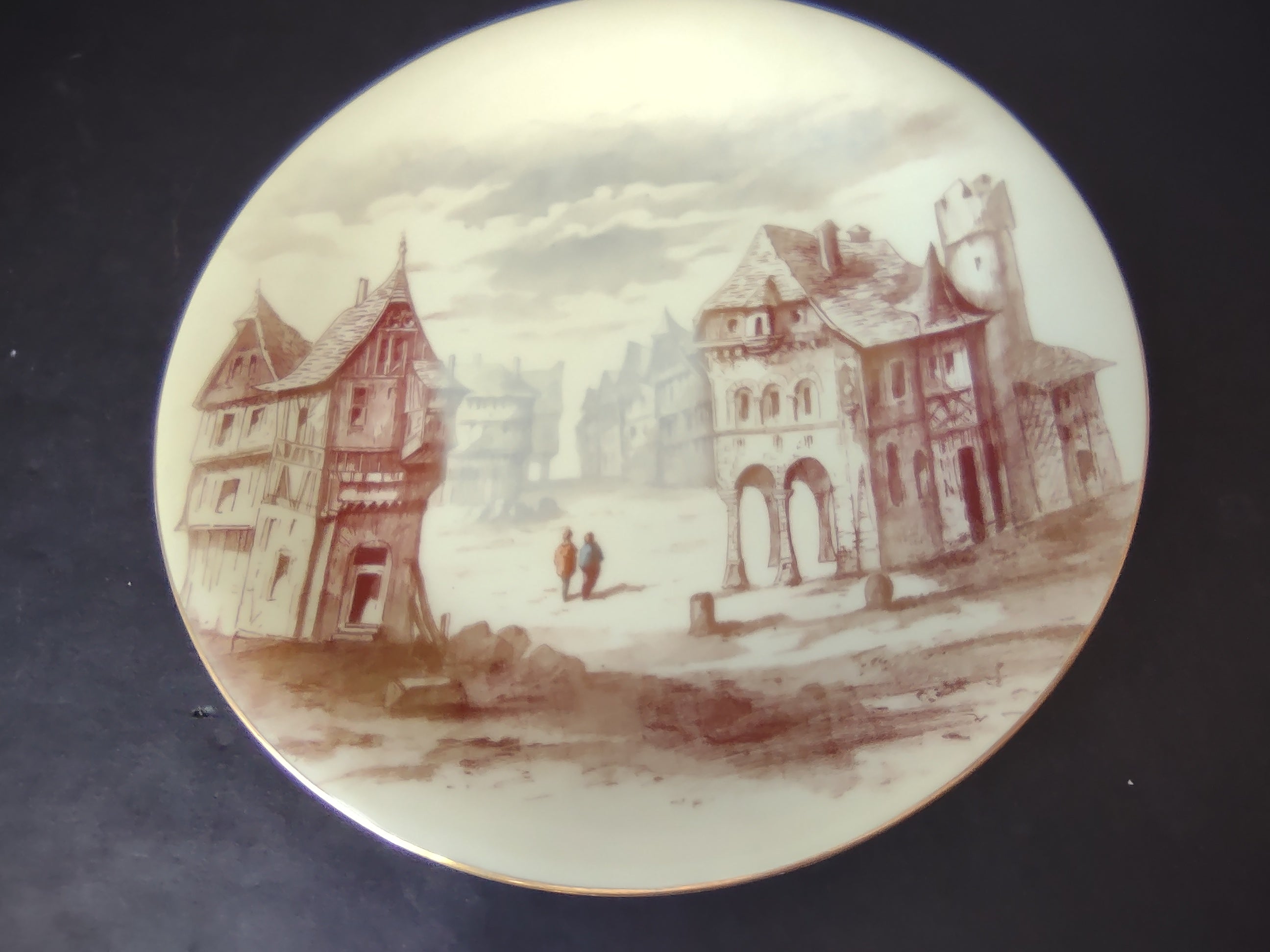TV Limoges Cabinet Plate Town Design 9"(lot 1125)