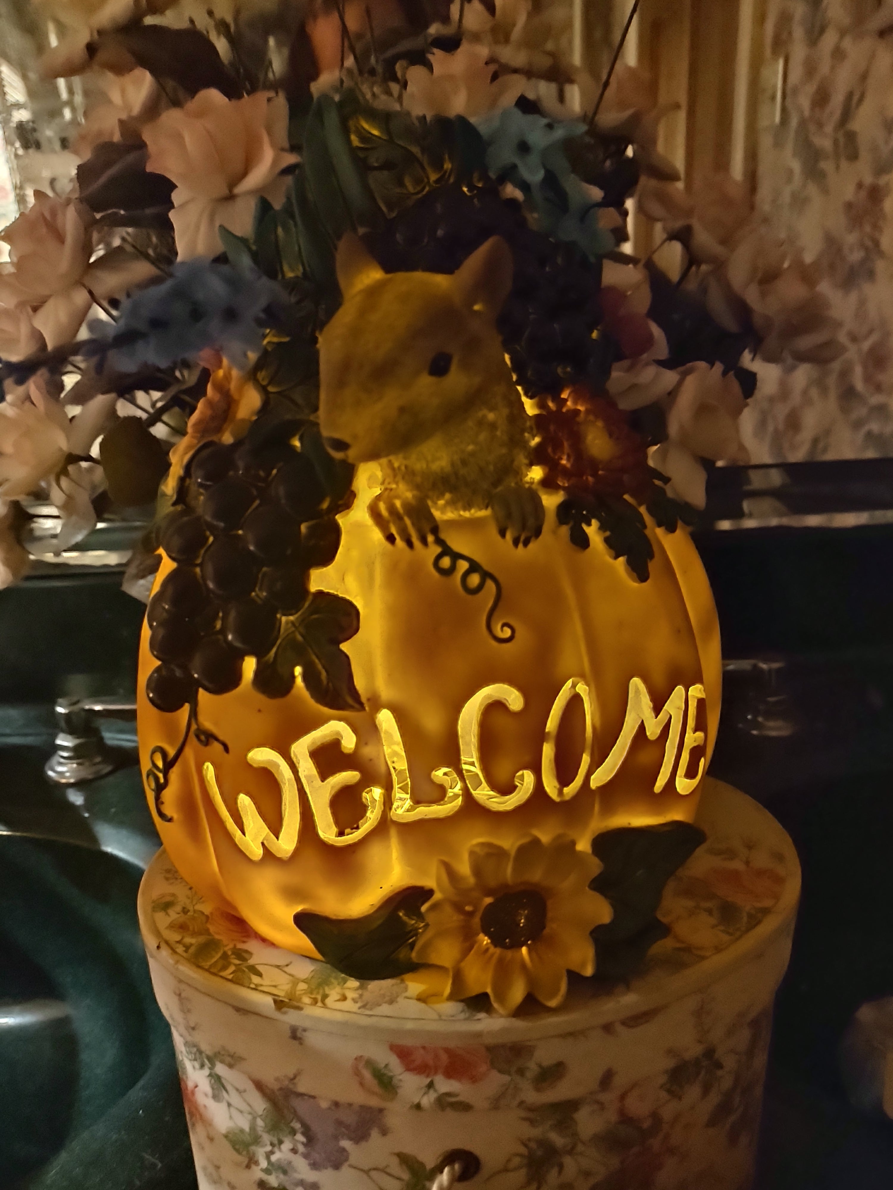 Fall Halloween Ceramic Welcome Sign Pumpkin Squirrel 9" Light Up (lot 2976j)
