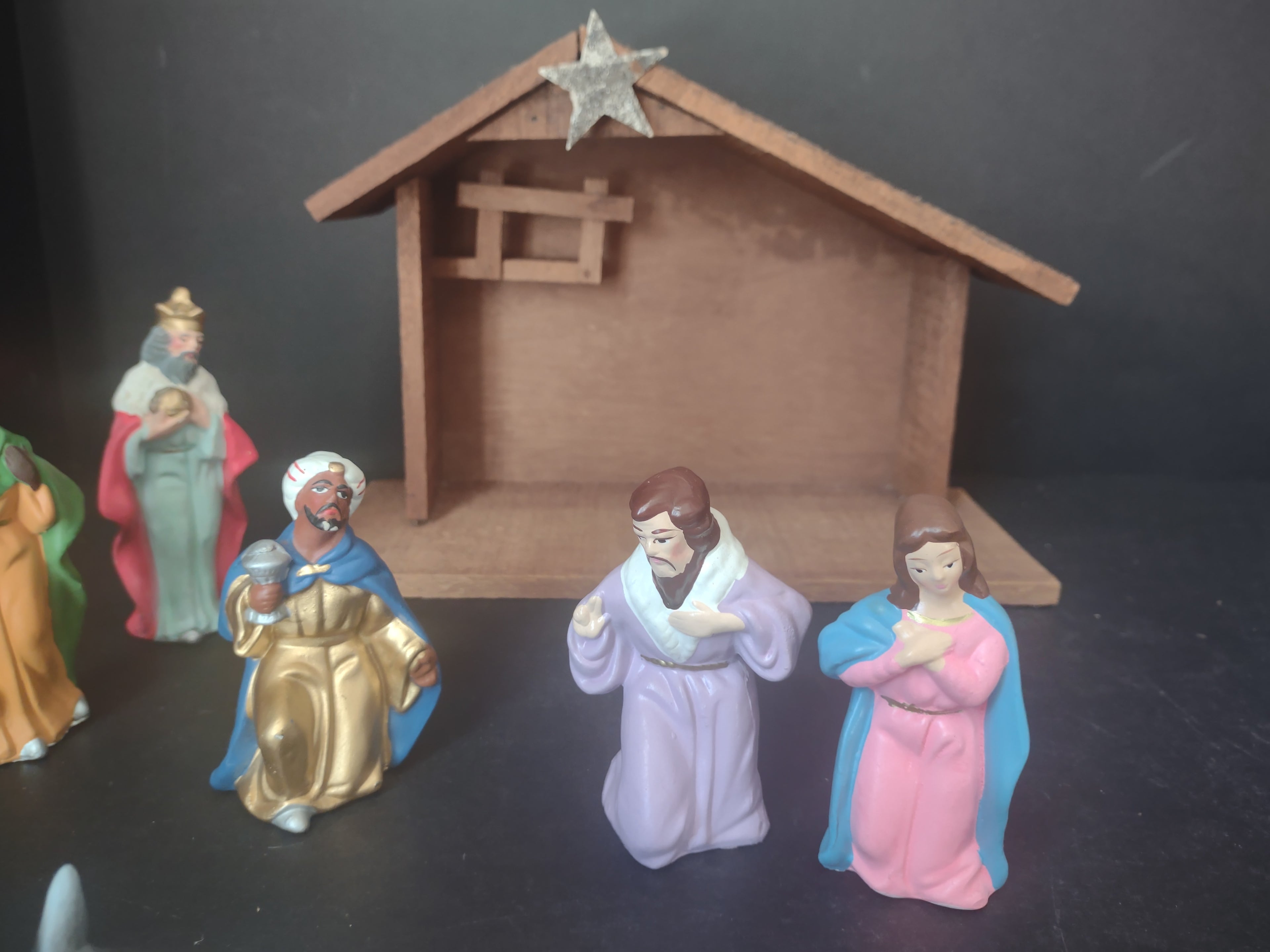 Vintage Japan Nativity Set Ceramic with Creche (lot 2305)